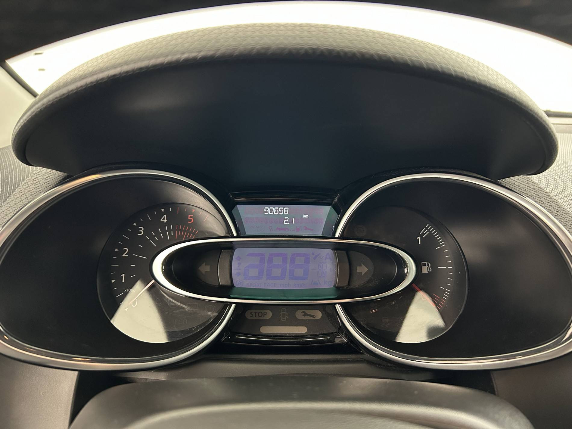 Vente en ligne Renault Clio 4 Clio dCi 75 E6C au prix de 10 890 €