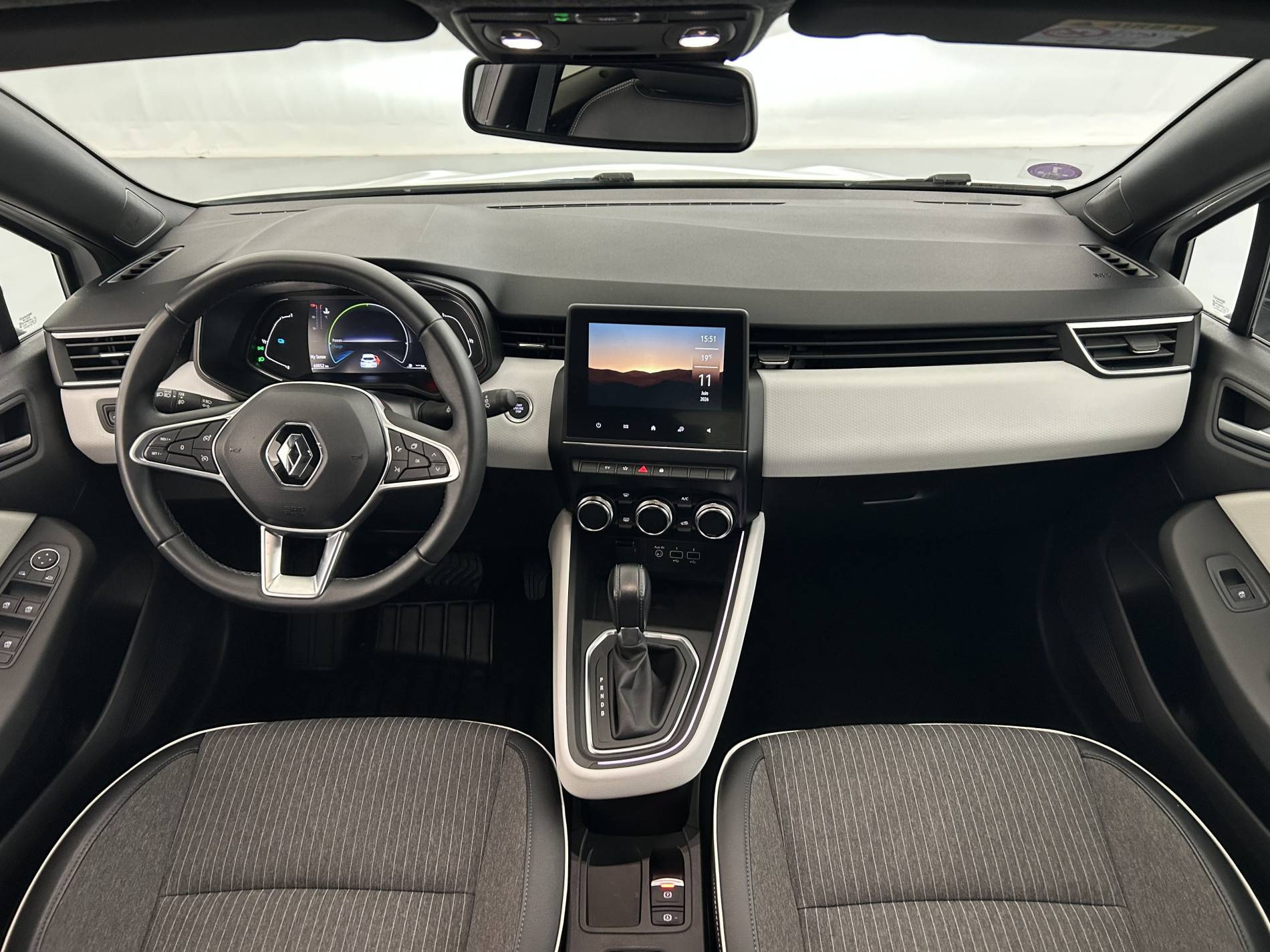 Vente en ligne Renault Clio 5 Clio E-Tech full hybrid 145 au prix de 16 990 €