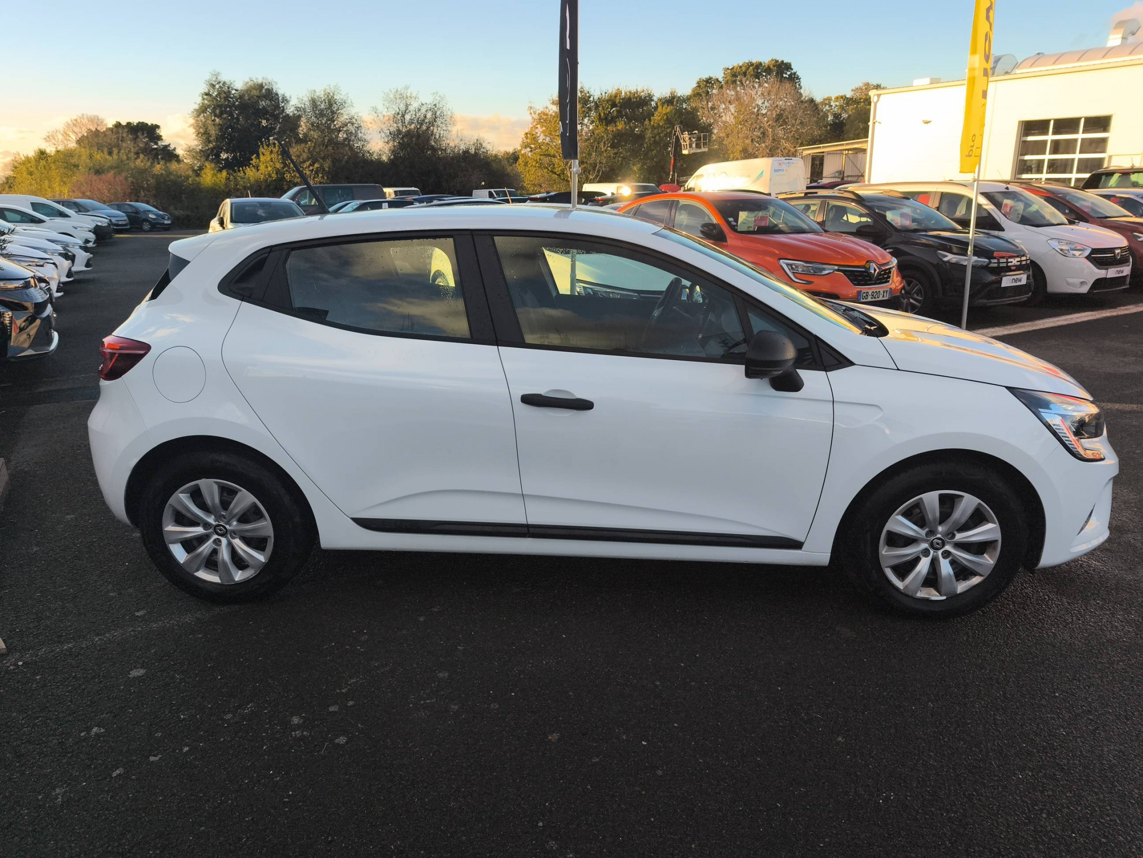 Vente en ligne Renault Clio 5 Clio SCe 65 au prix de 13 290 €