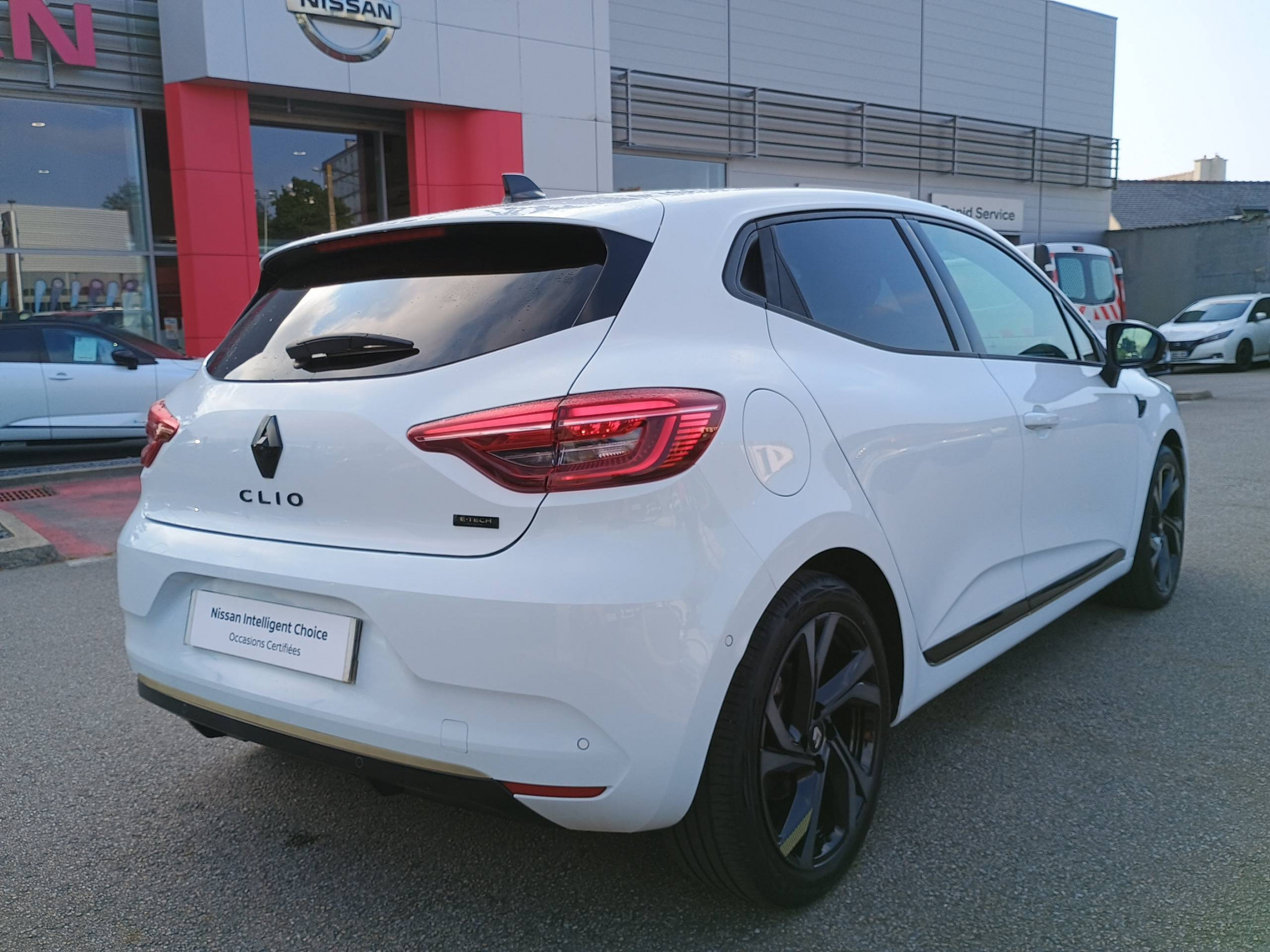 Vente en ligne Renault Clio 5 Clio E-Tech hybride 145 au prix de 20 490 €