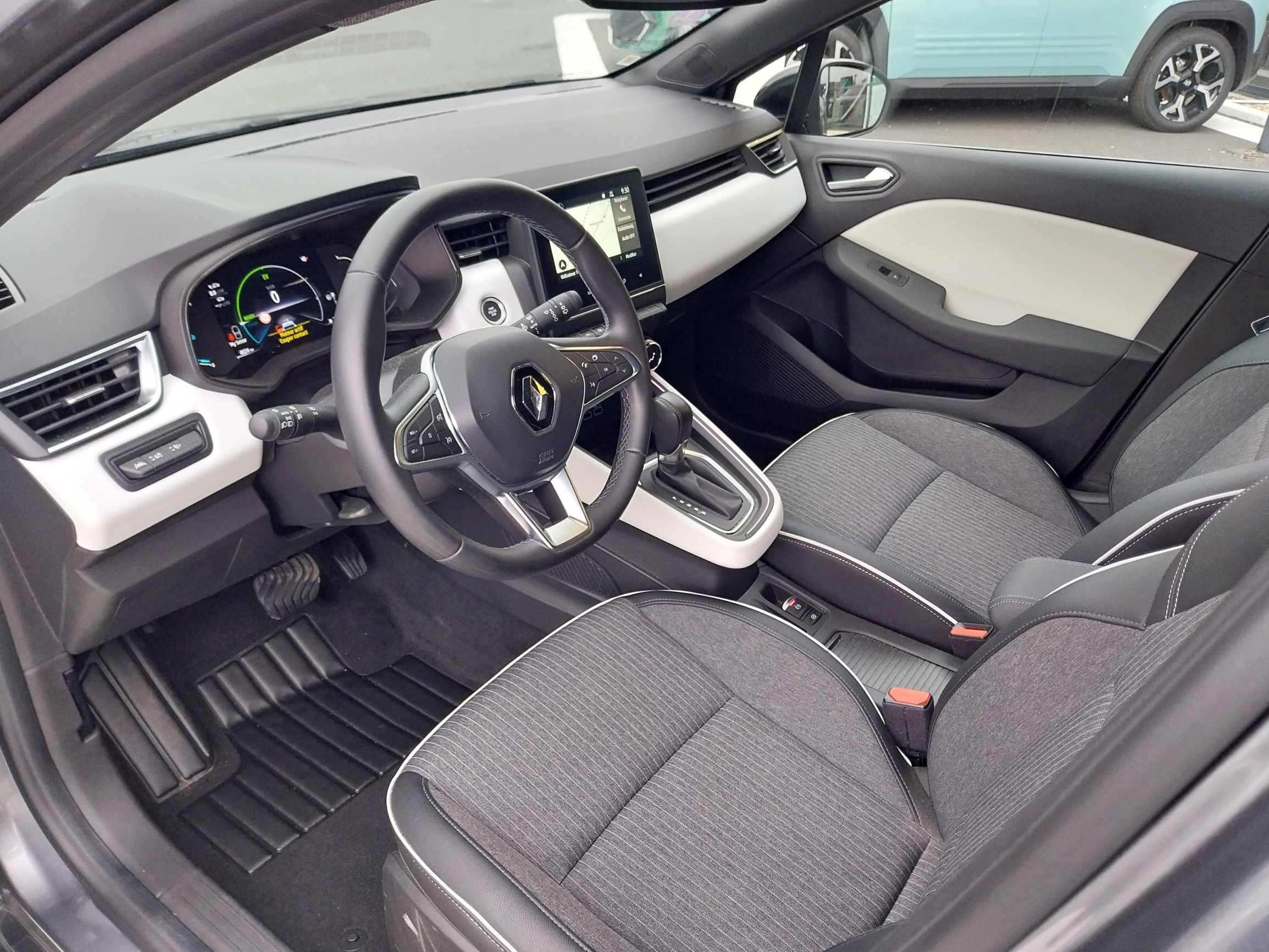 Vente en ligne Renault Clio 5 Clio E-Tech full hybrid 145 au prix de 19 000 €