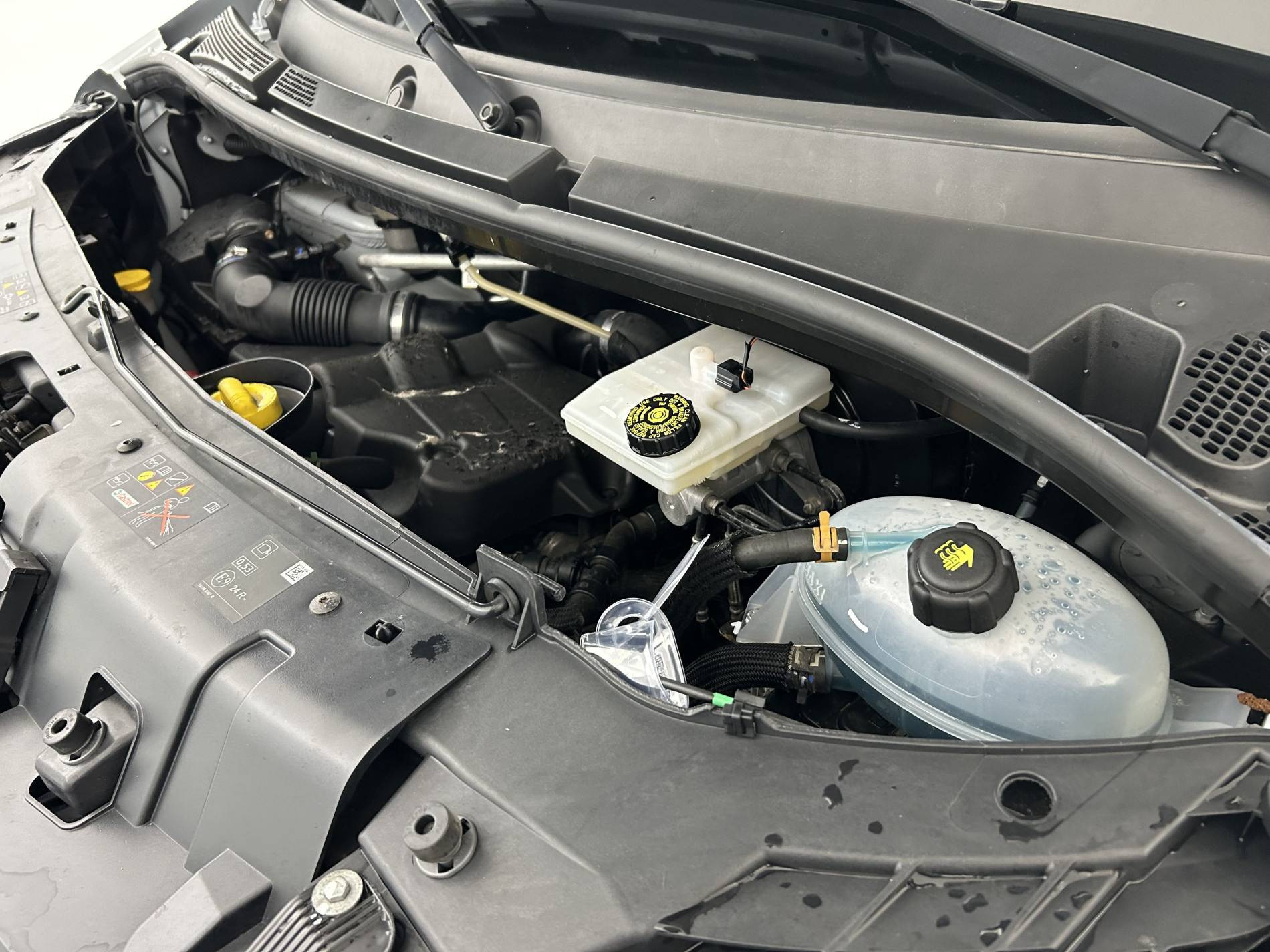 Vente en ligne Renault Master Fourgon MASTER FGN TRAC F3300 L2H2 BLUE DCI 180 au prix de 21 890 €