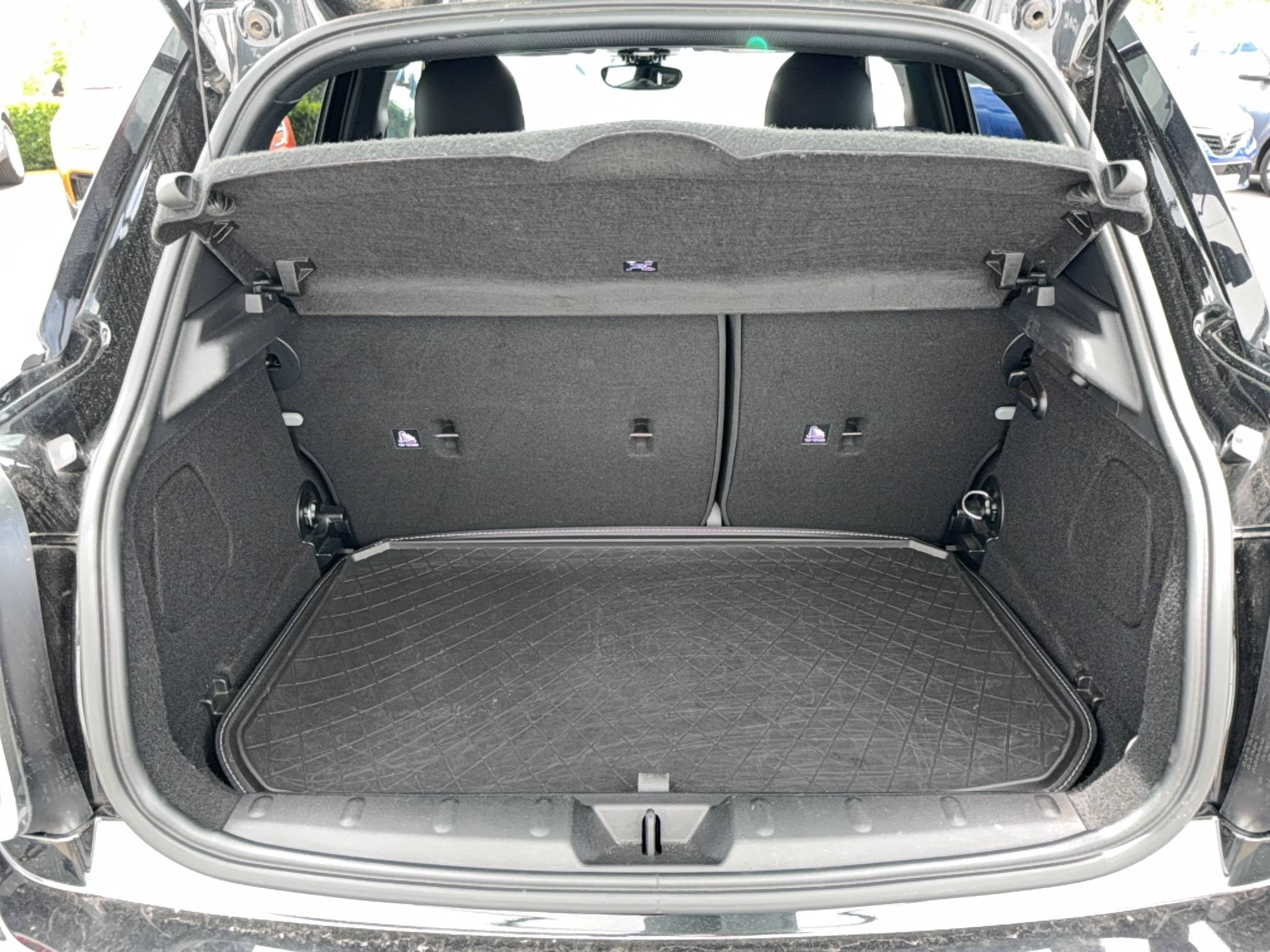 Vente en ligne Mini Hatch Hatch 5 Portes Cooper S 178 ch DKG7 au prix de 22 990 €
