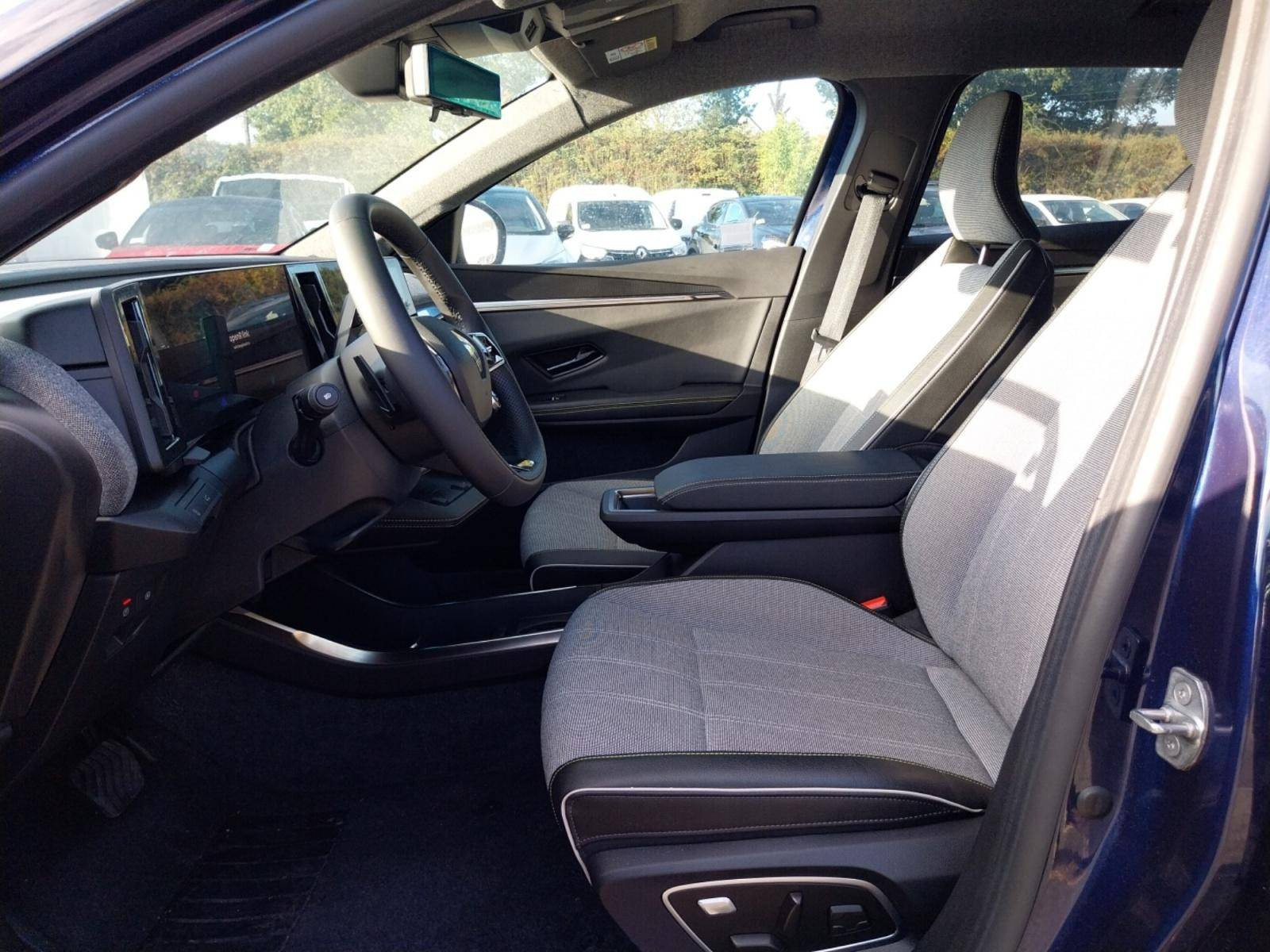 Vente en ligne Renault Scenic E-Tech Scenic E-Tech électrique 220 ch grande autonomie au prix de 37 990 €