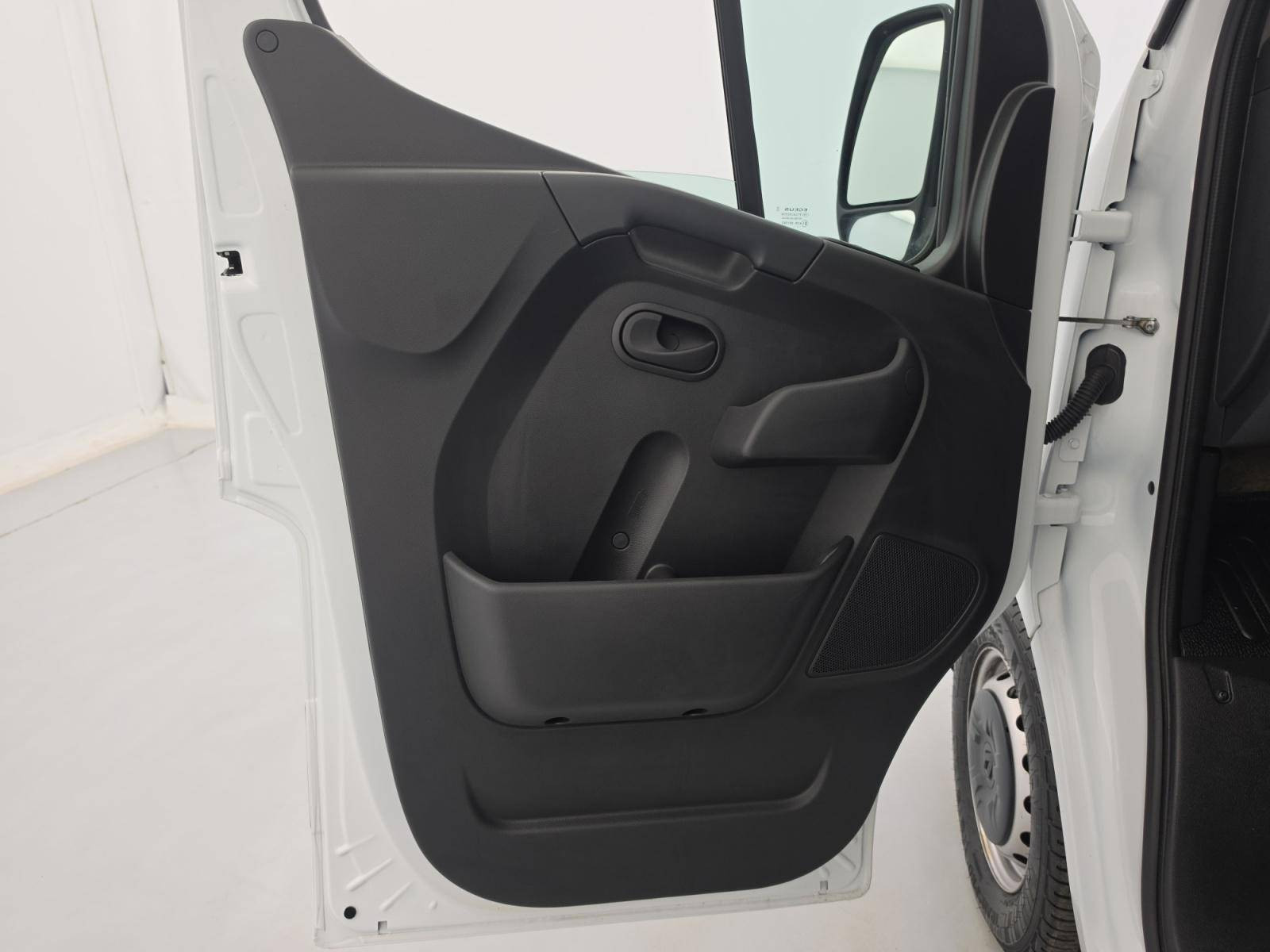 Vente en ligne Renault Master Fourgon MASTER FGN TRAC F3500 L2H2 BLUE DCI 135 au prix de 24 890 €