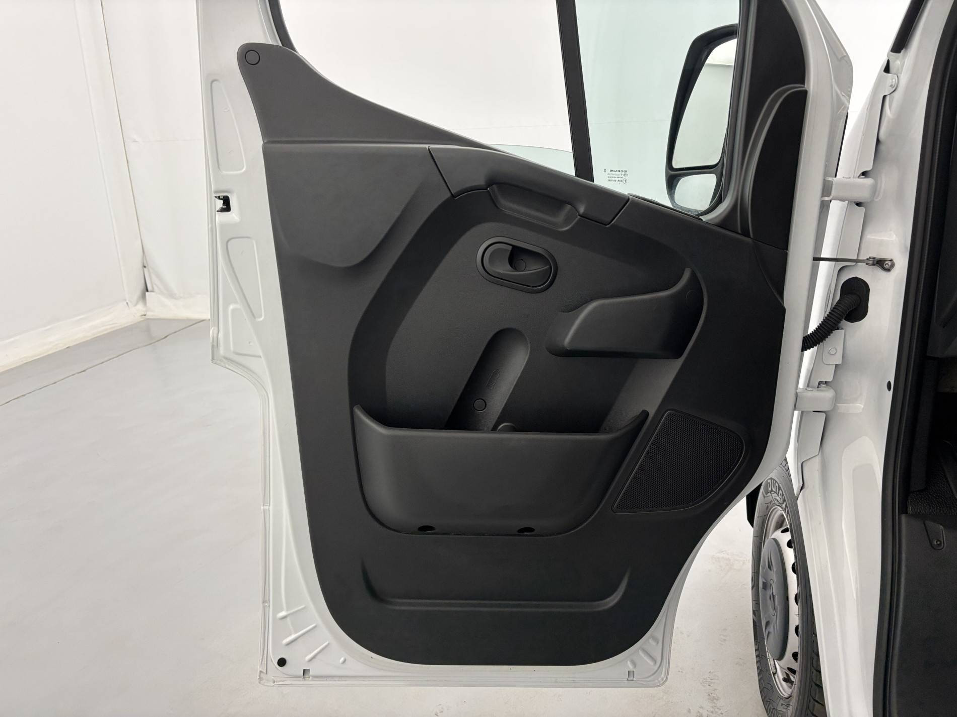Vente en ligne Renault Master Fourgon MASTER FGN TRAC F3500 L2H2 BLUE DCI 135 au prix de 21 990 €