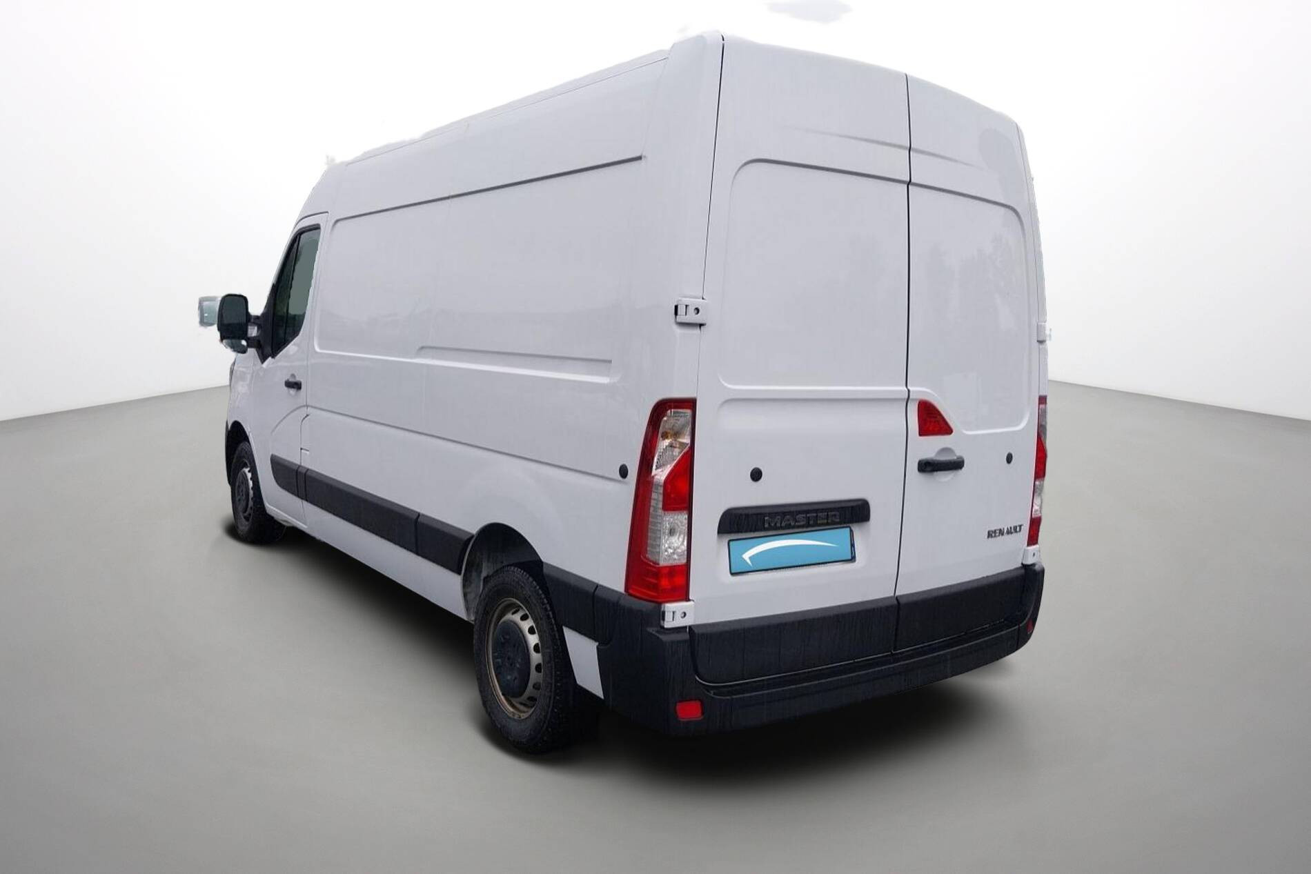 Vente en ligne Renault Master Fourgon MASTER FGN TRAC F3500 L2H2 BLUE DCI 135 au prix de 26 990 €