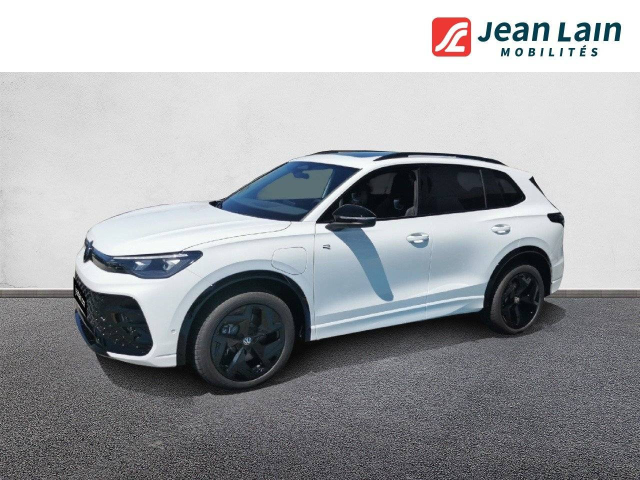 Vente en ligne VOLKSWAGEN TIGUAN Tiguan 1.5 eHybrid 272ch DSG6 R-Line de 2025 au prix de 49 350 €