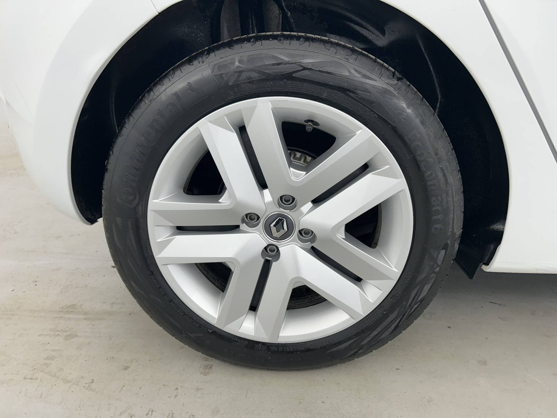 Vente en ligne Renault Clio 5 Clio SCe 65 - 21N au prix de 12 390 €