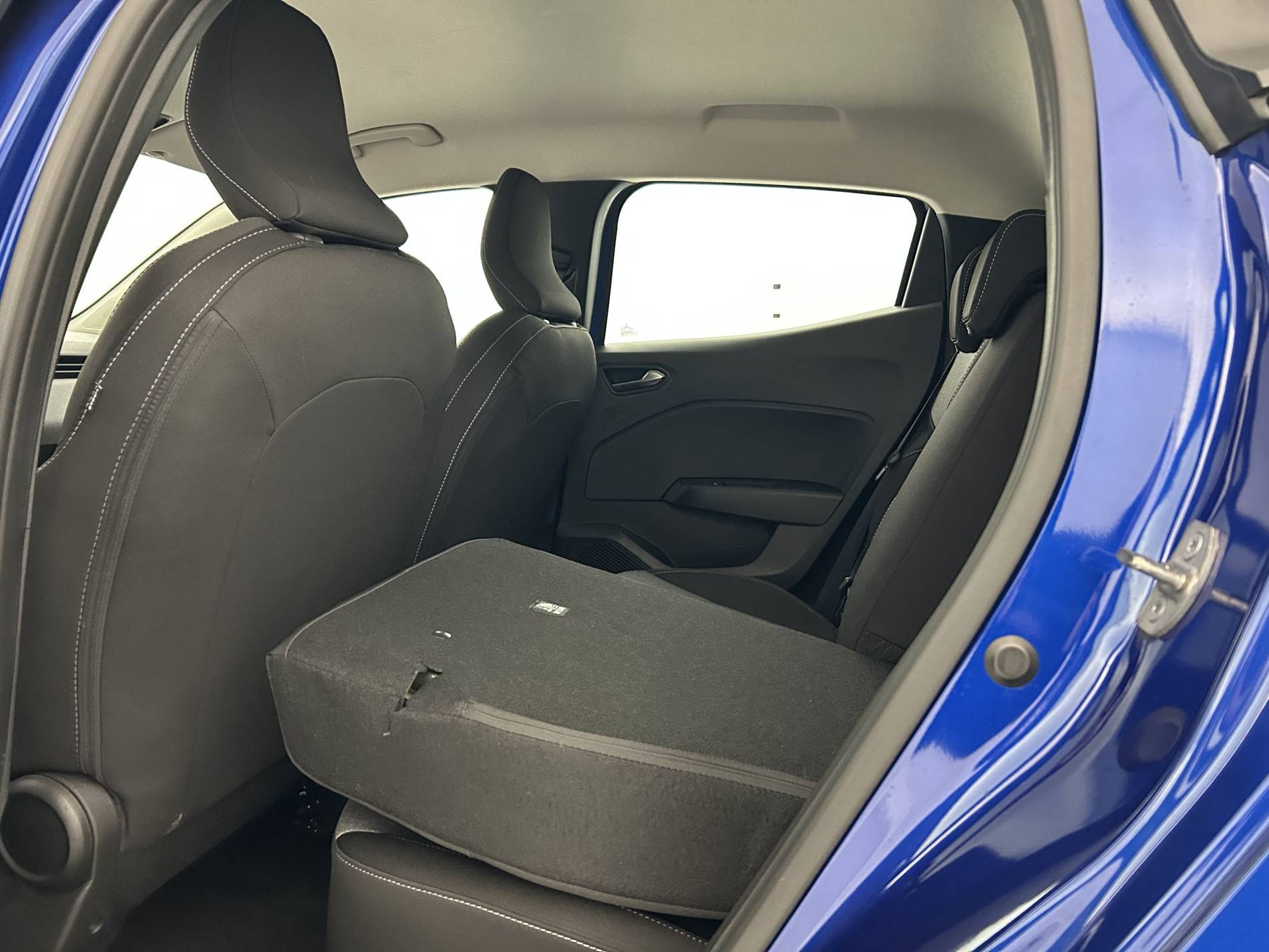 Vente en ligne Renault Clio 5 Clio E-Tech full hybrid 145 au prix de 19 800 €