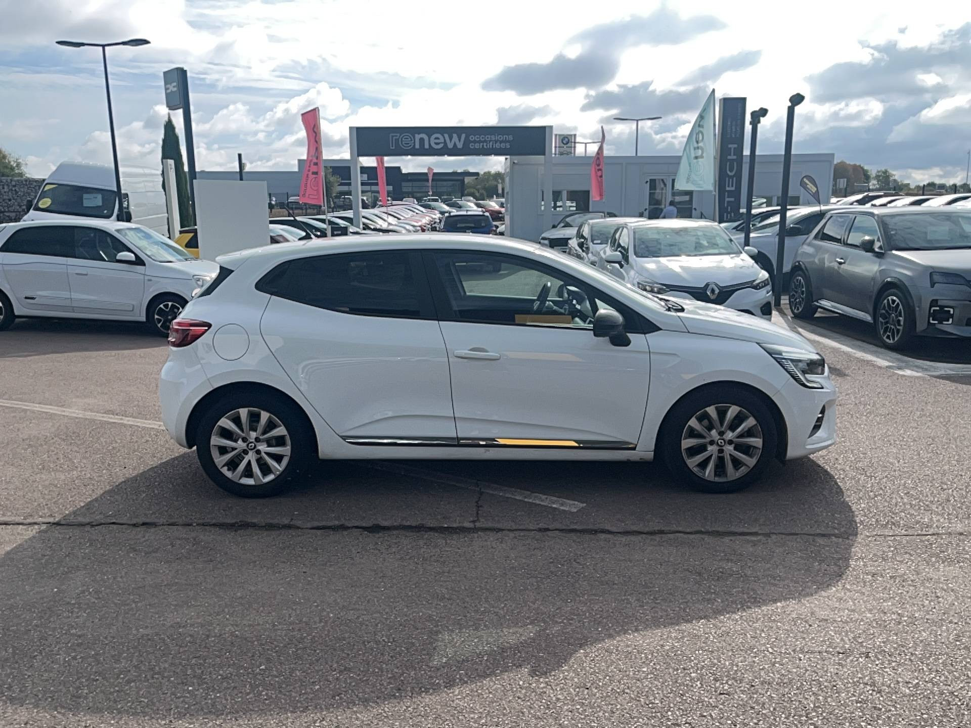 Vente en ligne Renault Clio 5 Clio Blue dCi 100 au prix de 13 490 €