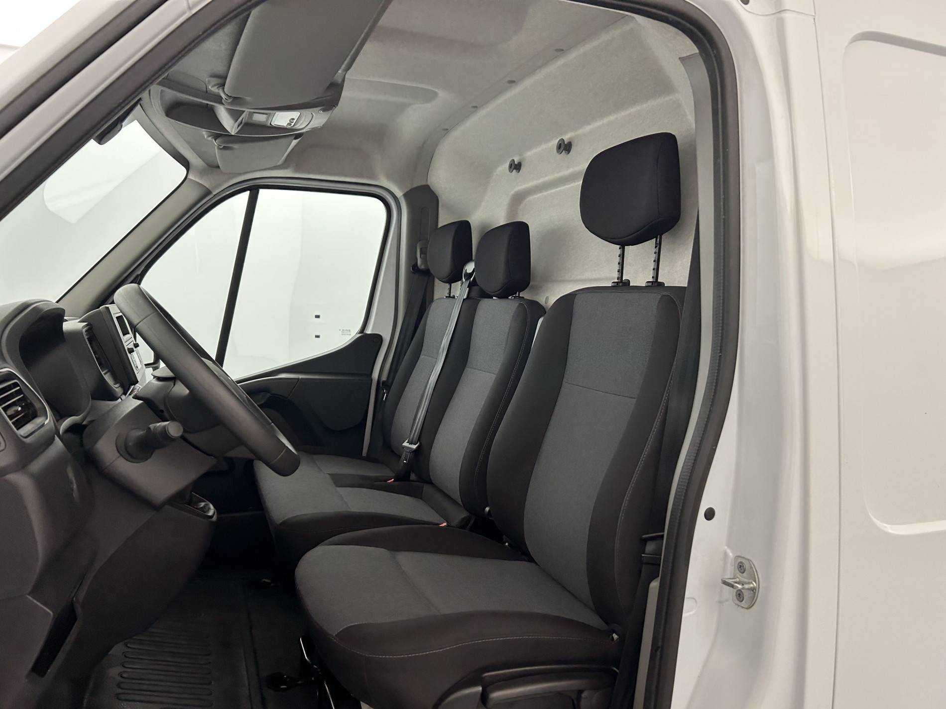 Vente en ligne Renault Master Fourgon  L2H2 BLUE DCI 135  au prix de 25 690 €