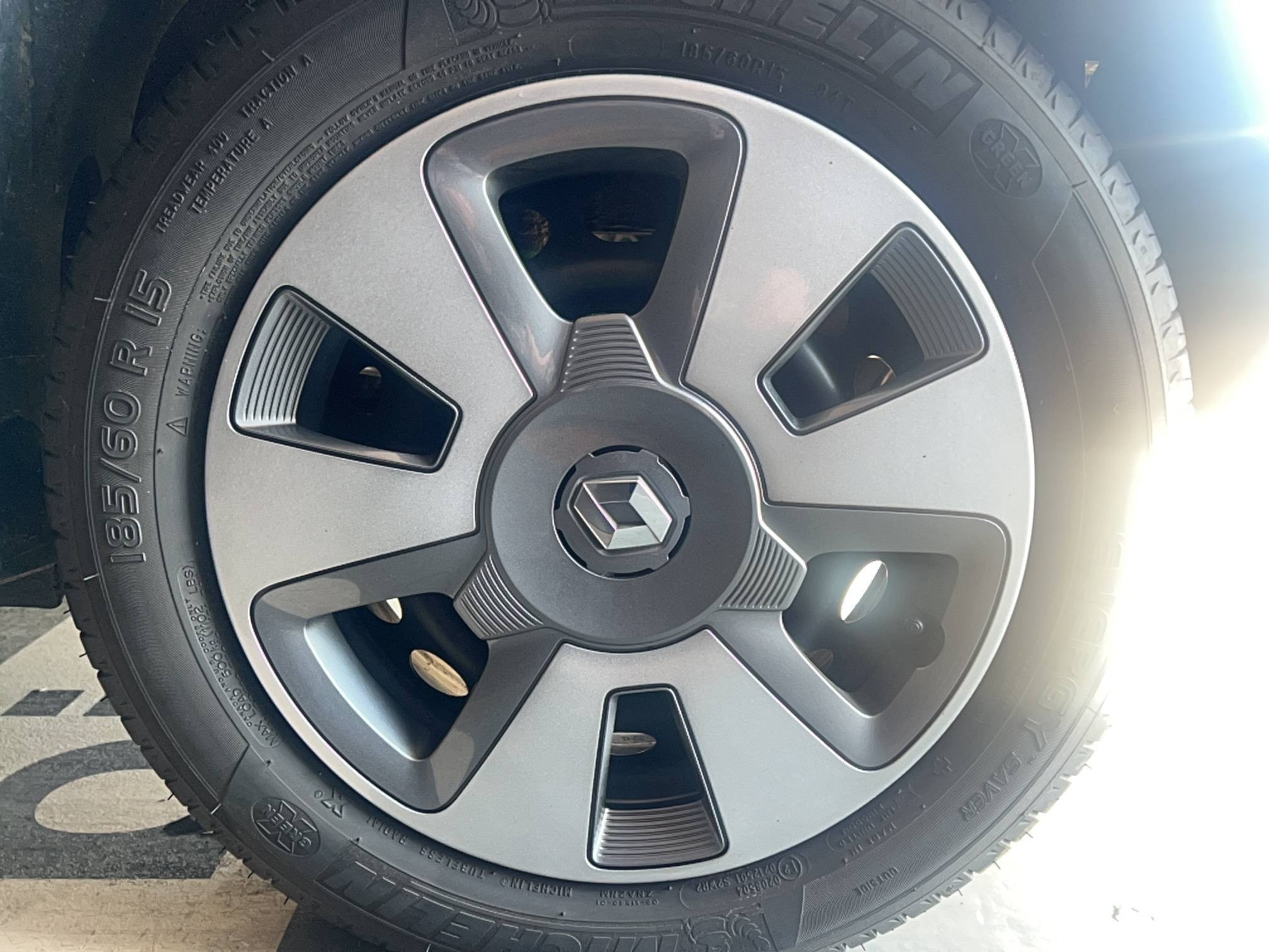 Vente en ligne Renault Twingo 3  1.0 SCe 70 au prix de 12 991 €