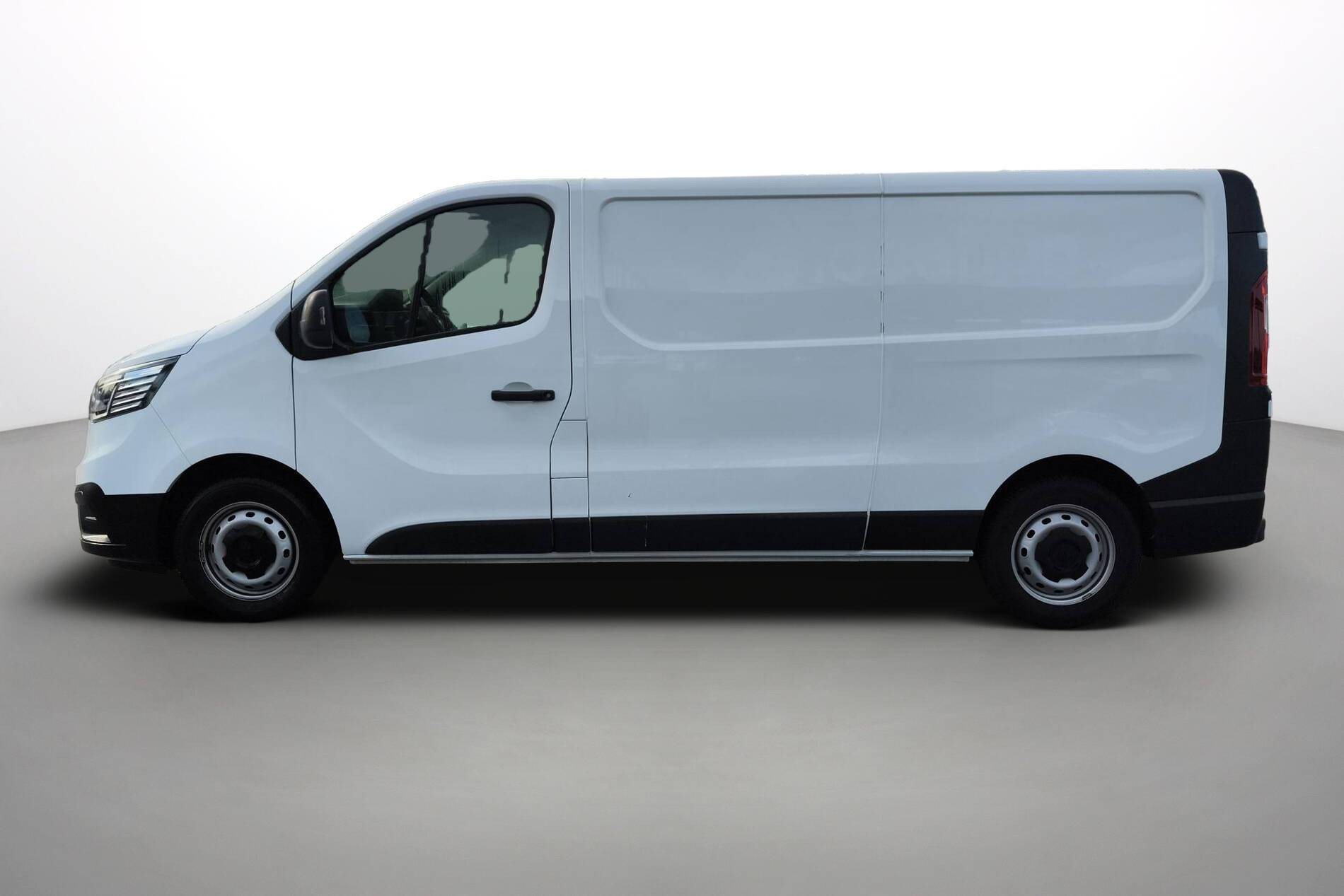 Vente en ligne Renault Trafic 3 Fourgon TRAFIC FGN L2H1 3000 KG BLUE DCI 130 au prix de 22 490 €