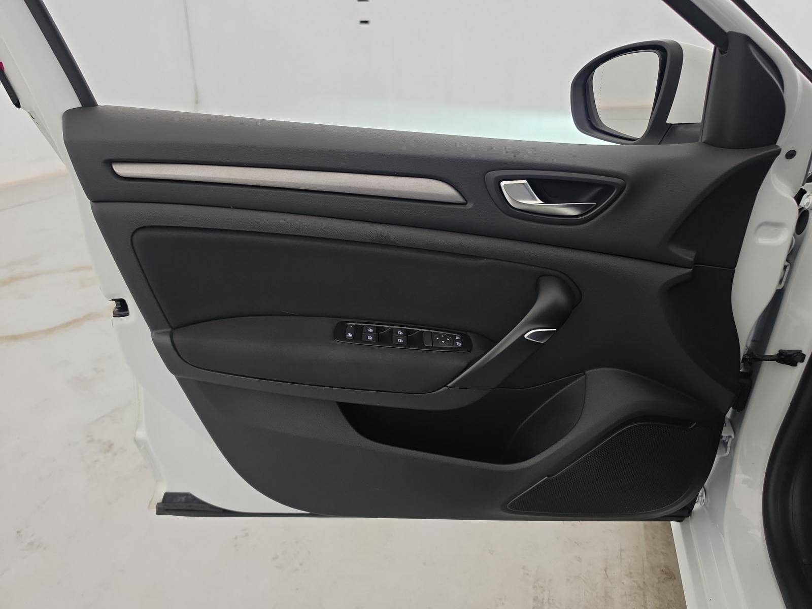 Vente en ligne Renault Megane 4  BLUE DCI 115 au prix de 13 900 €