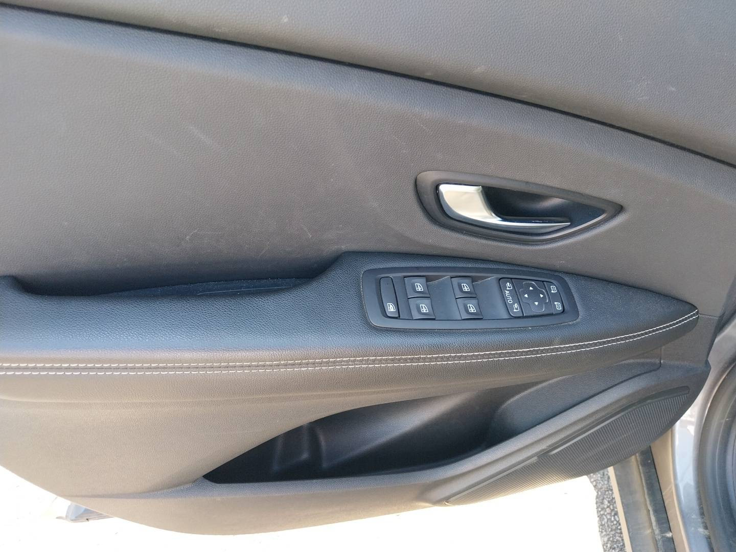 Vente en ligne Renault Grand Scenic 4 Grand Scenic TCe 140 au prix de 19 590 €