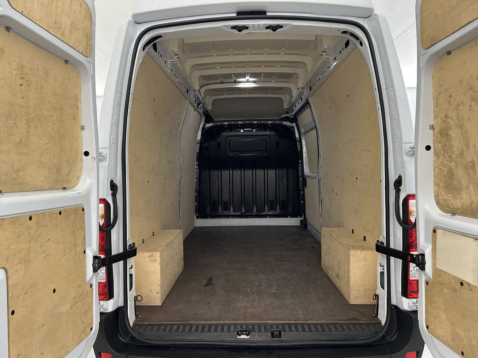 Vente en ligne Renault Master Fourgon MASTER FGN TRAC F3500 L3H3 BLUE DCI 135 au prix de 26 490 €
