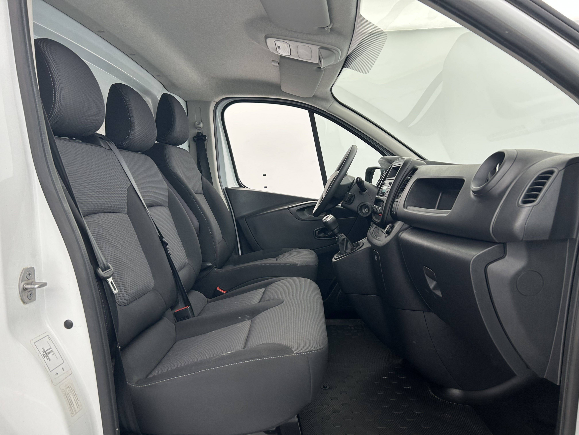 Vente en ligne Renault Trafic 3 Fourgon TRAFIC FGN L1H1 1000 KG DCI 120 au prix de 19 490 €
