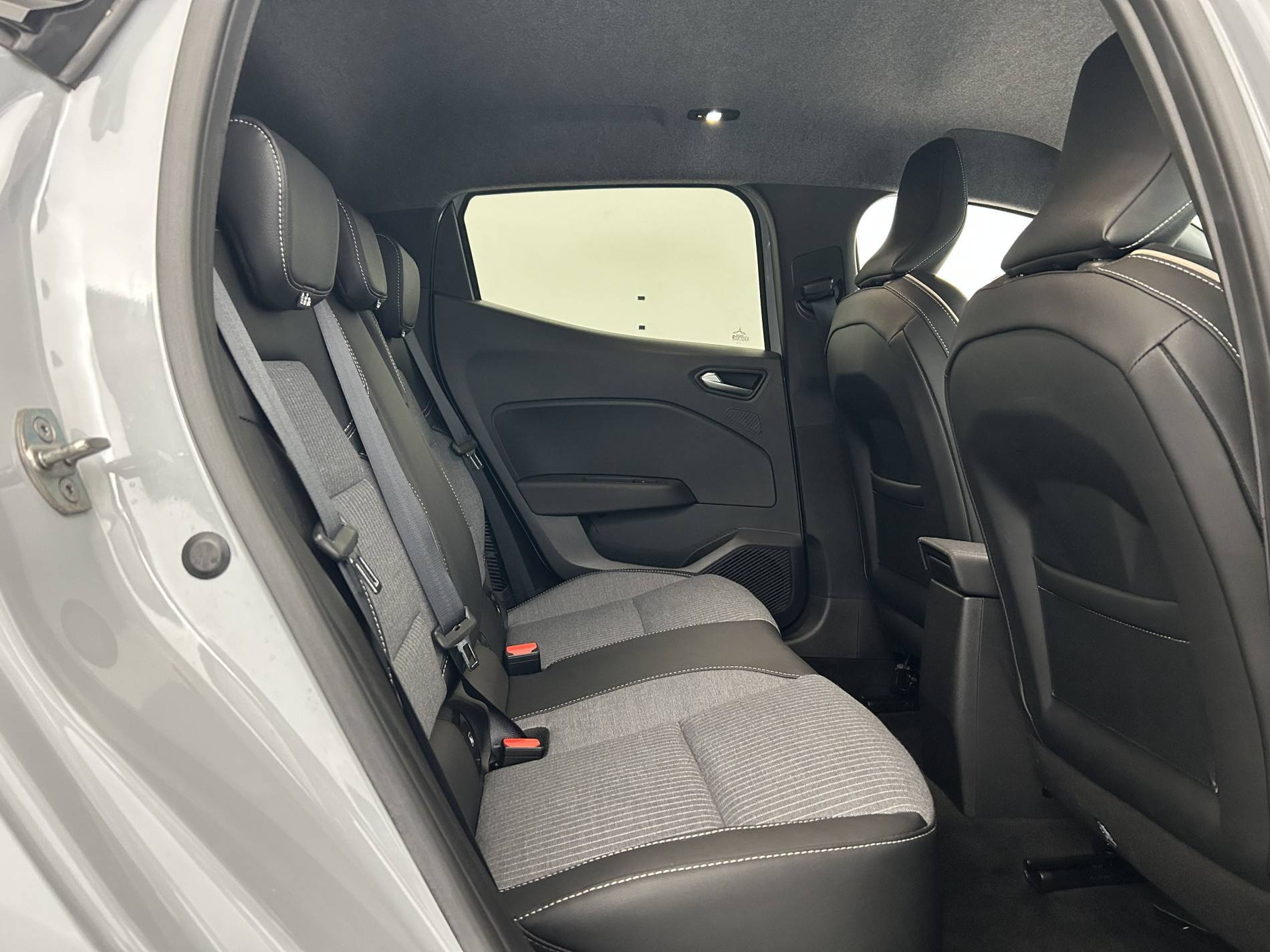 Vente en ligne Renault Clio 5 Clio E-Tech full hybrid 145 au prix de 18 700 €