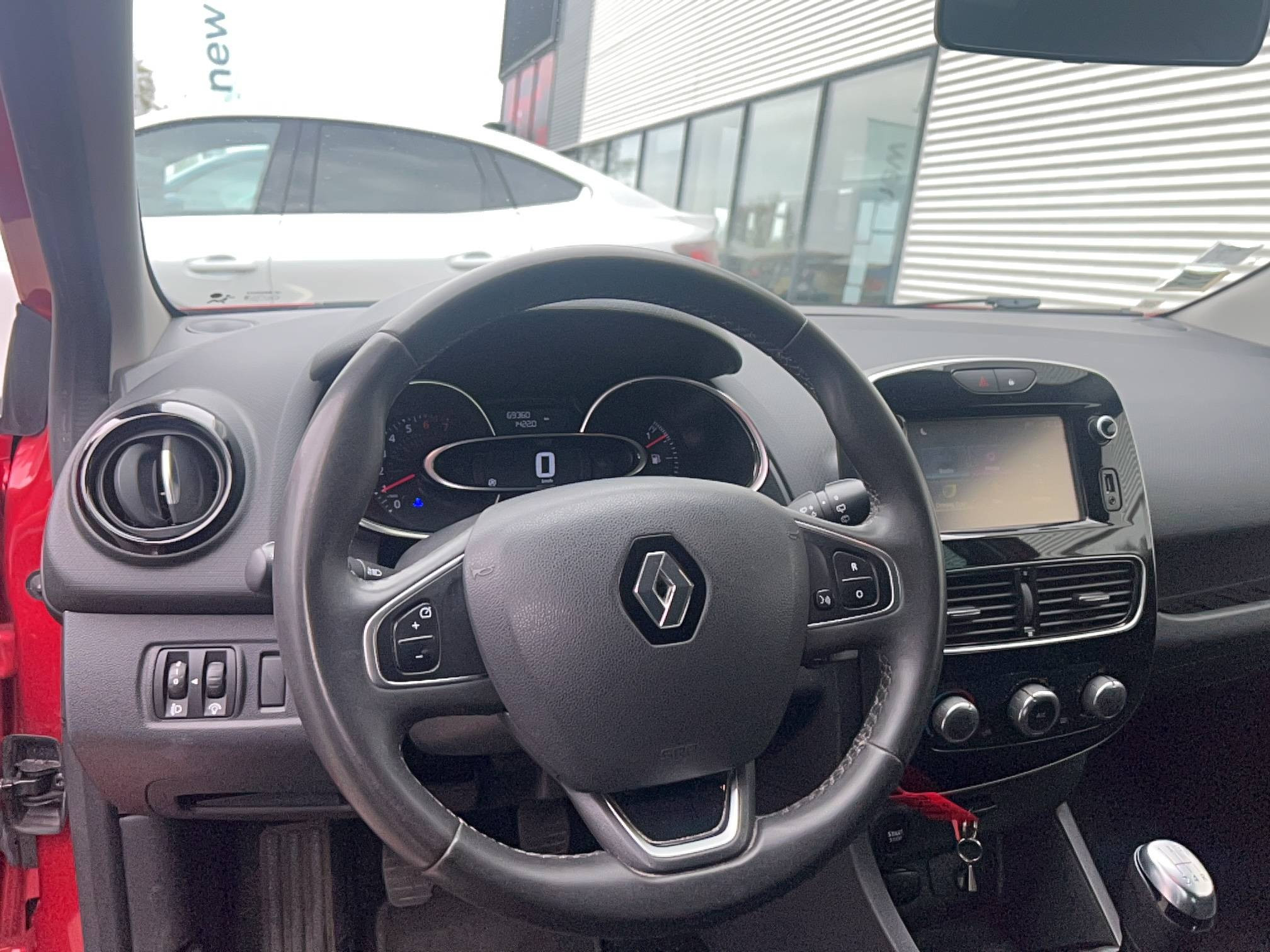 Vente en ligne Renault Clio 4 Clio TCe 90 E6C au prix de 10 590 €