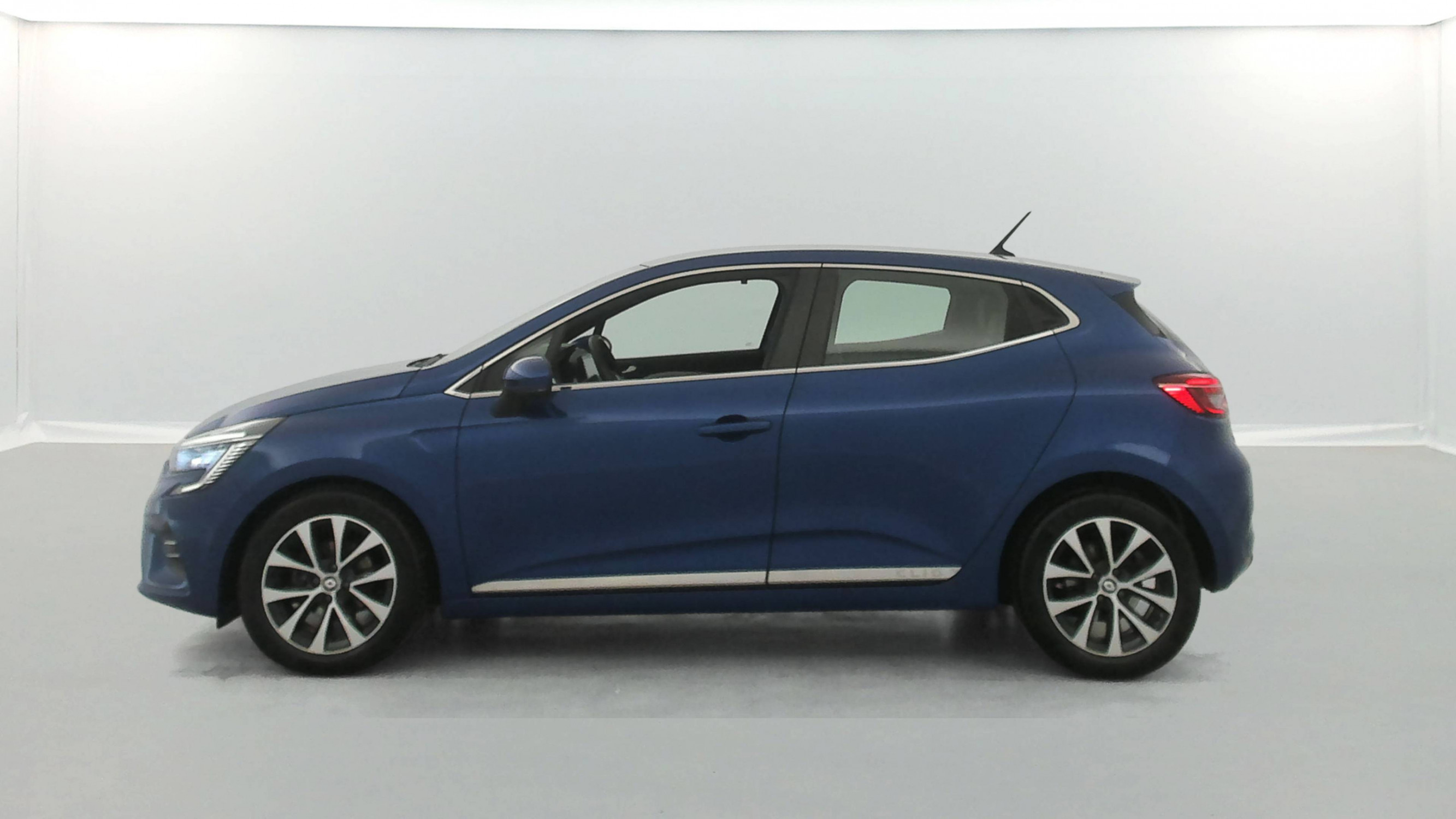Vente en ligne Renault Clio 5 Clio TCe 100 GPL - 21N au prix de 12 390 €