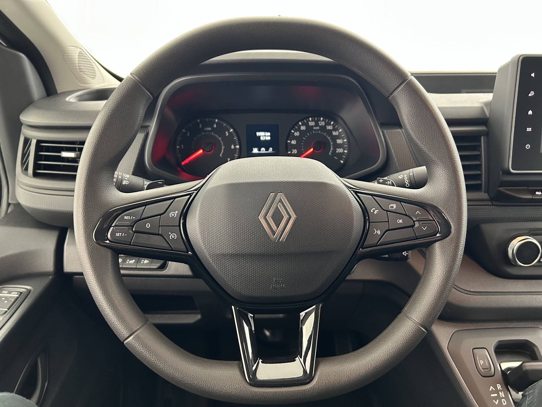 Vente en ligne Renault Trafic Cabine Approfondie  Boite Automatique BLUE DCI 150 L2H1 3T AUTO au prix de 36 490 €