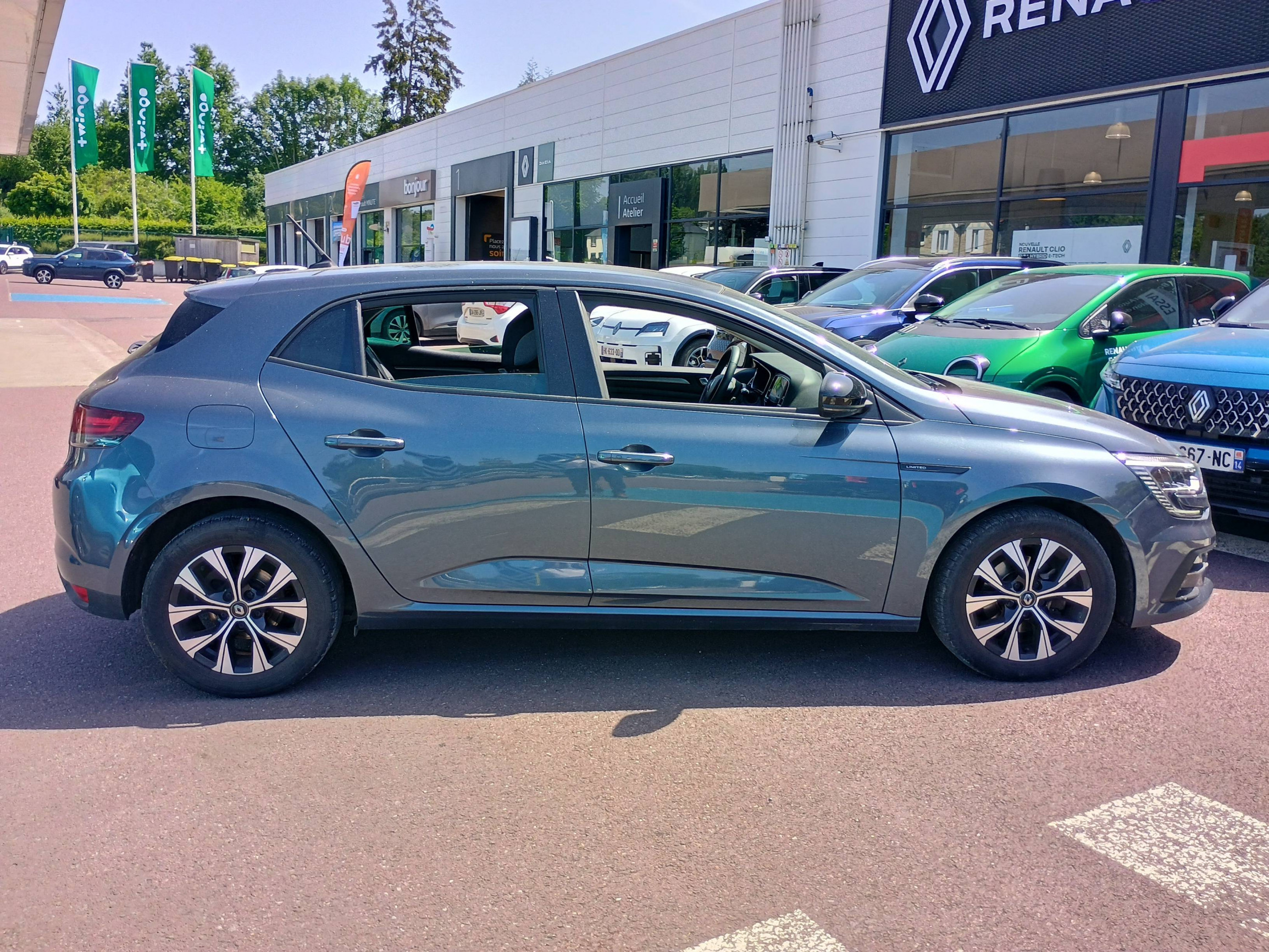 Vente en ligne Renault Megane 4 Mégane IV Berline Blue dCi 115 - 21N au prix de 16 990 €
