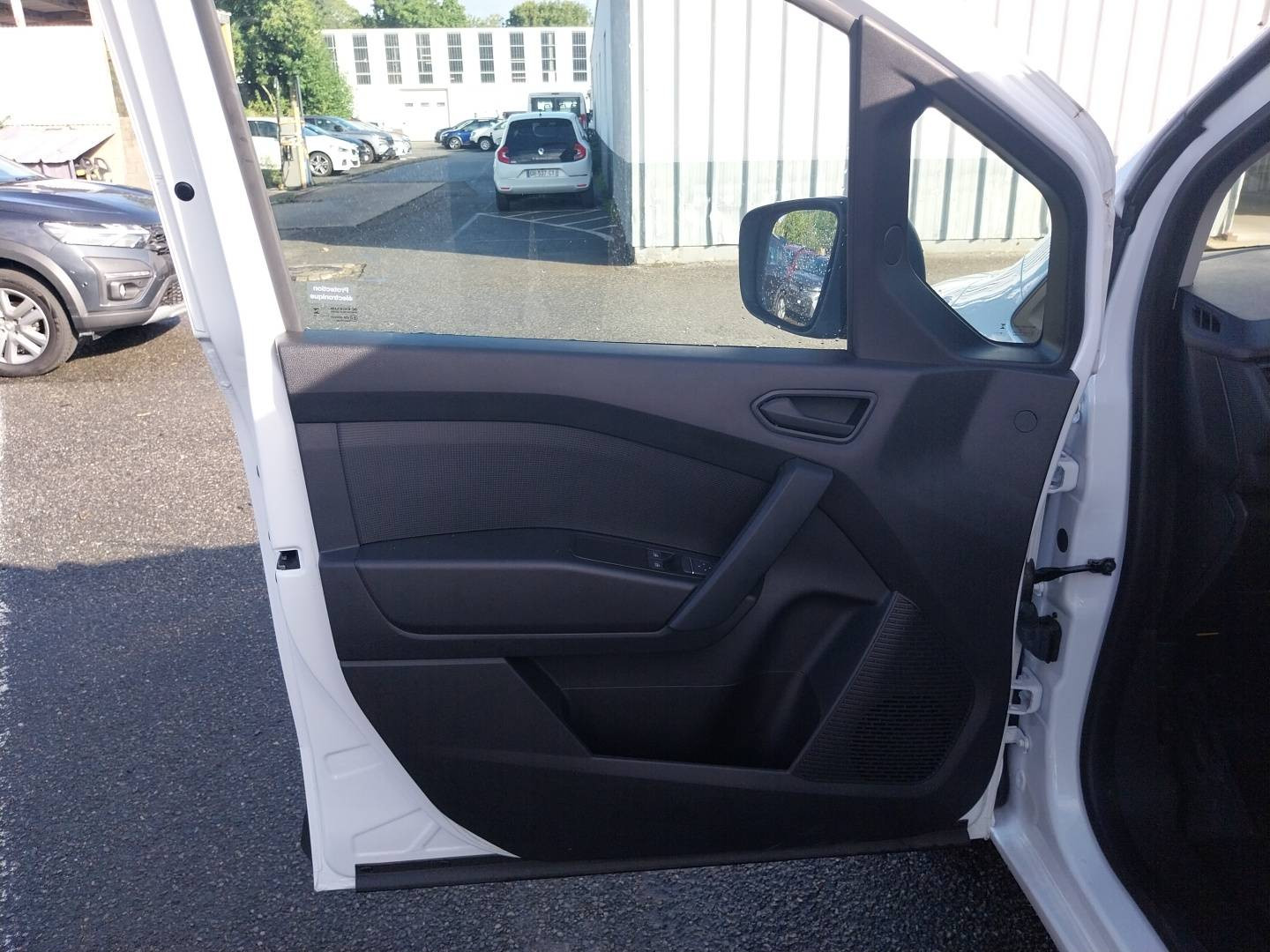 Vente en ligne Renault Kangoo Van  FG TOLE BLUE DCI 95 L1 GSR2 au prix de 32 160 €