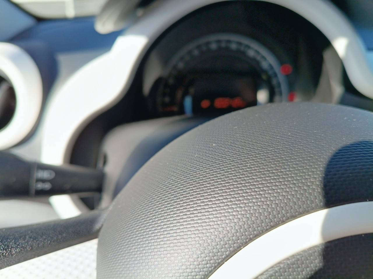 Vente en ligne Renault Twingo 3  1.0 SCe 70 E6C au prix de 8 990 €