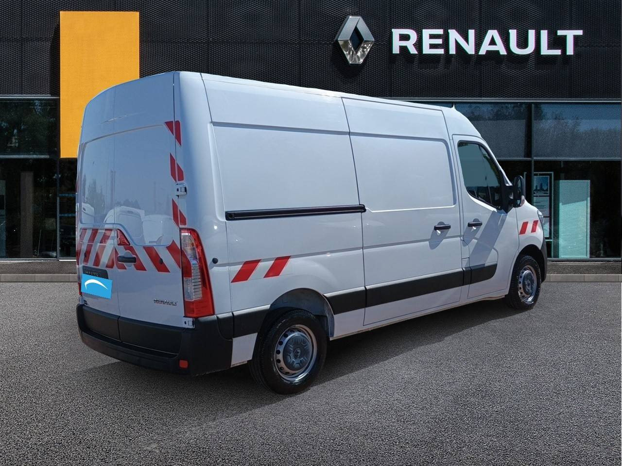 Vente en ligne Renault Master Fourgon MASTER FGN TRAC F3300 L2H2 BLUE DCI 135 au prix de 23 490 €