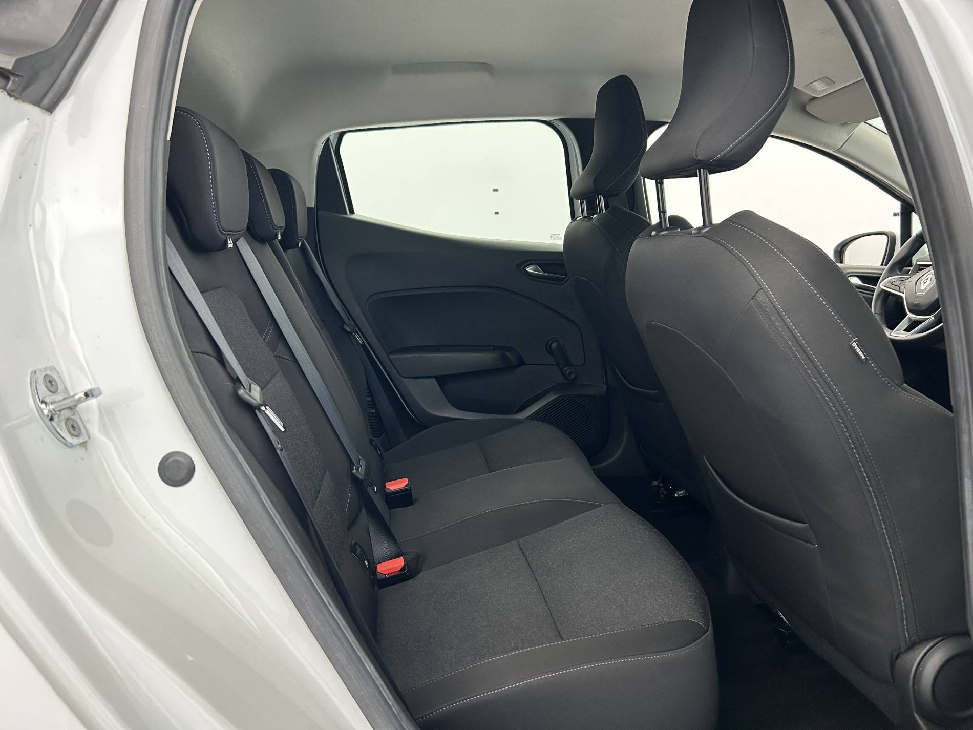 Vente en ligne Renault Clio 5 Clio E-Tech 140 - 21N au prix de 13 790 €