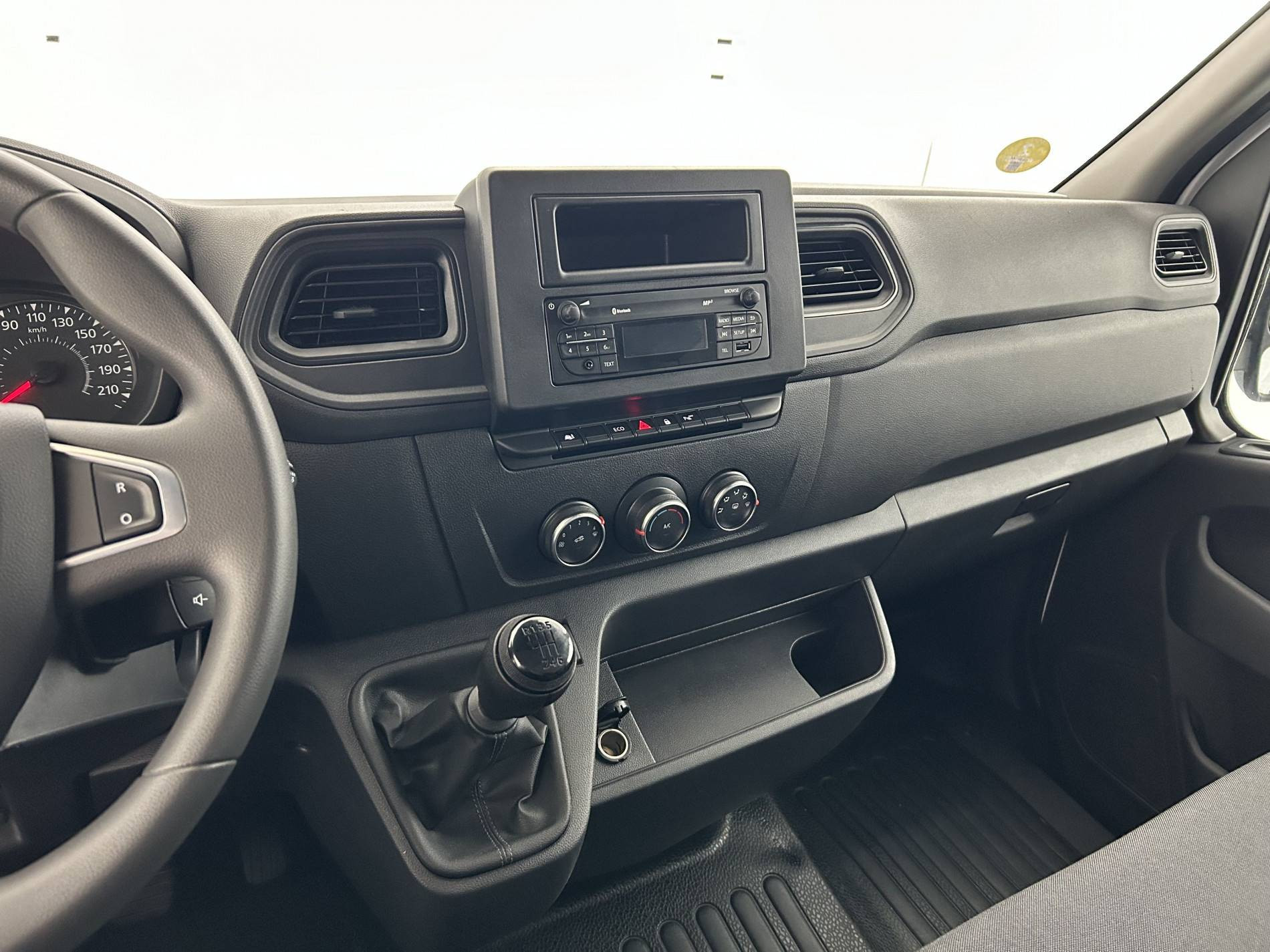 Vente en ligne Renault Master Fourgon MASTER FGN TRAC F3300 L2H2 BLUE DCI 135 au prix de 23 990 €