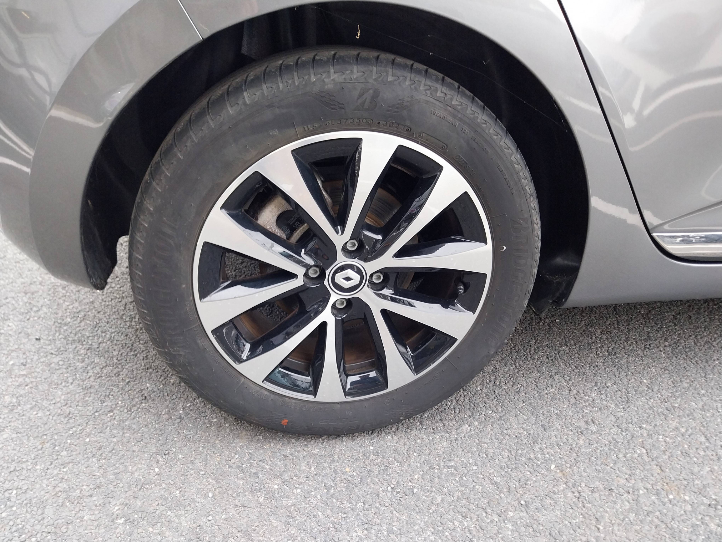 Vente en ligne Renault Clio 5 Clio E-Tech full hybrid 145 au prix de 19 000 €