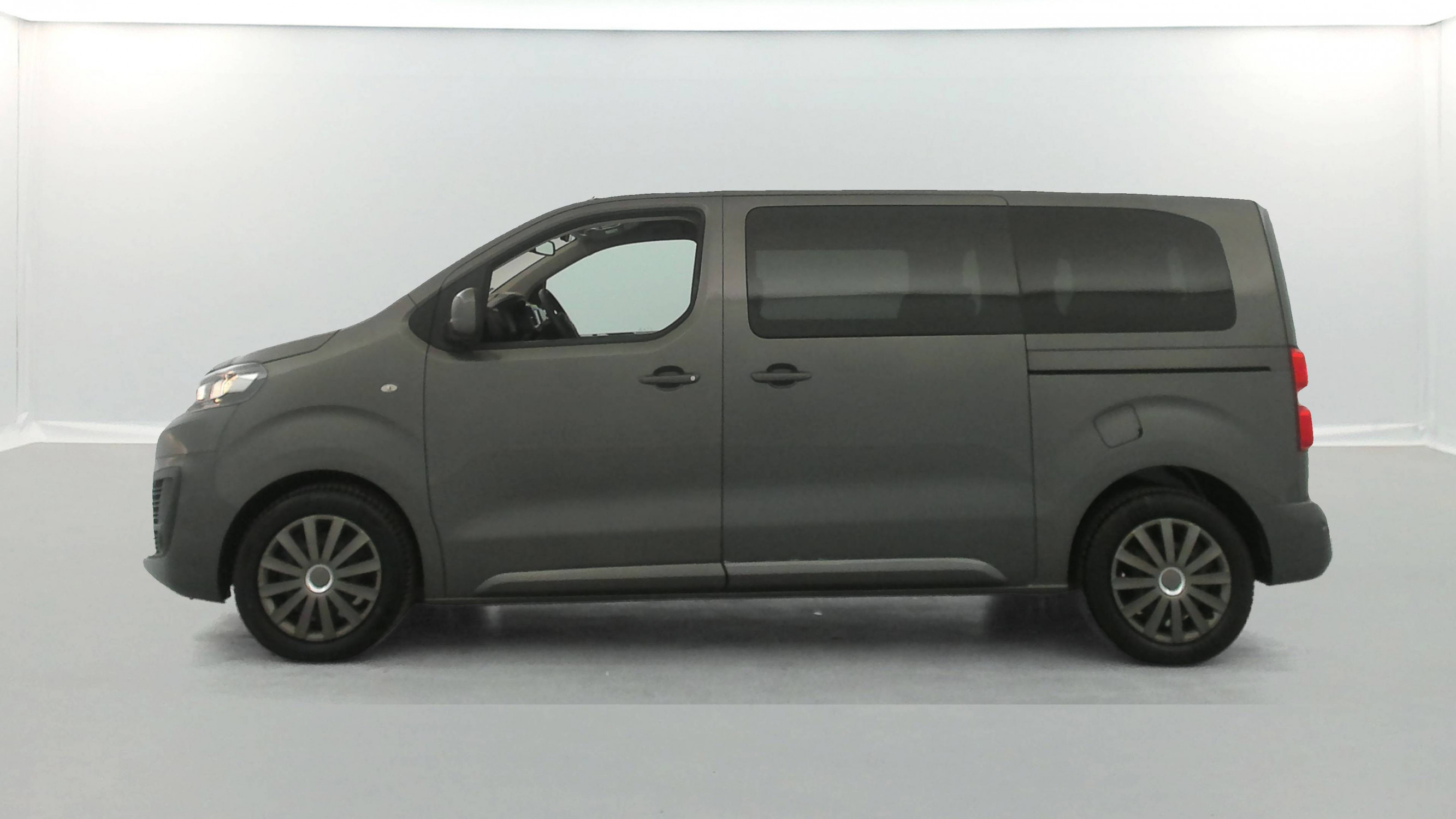 Vente en ligne Citroën Spacetourer Spacetourer M BlueHDi 100 BVM6 au prix de 24 490 €