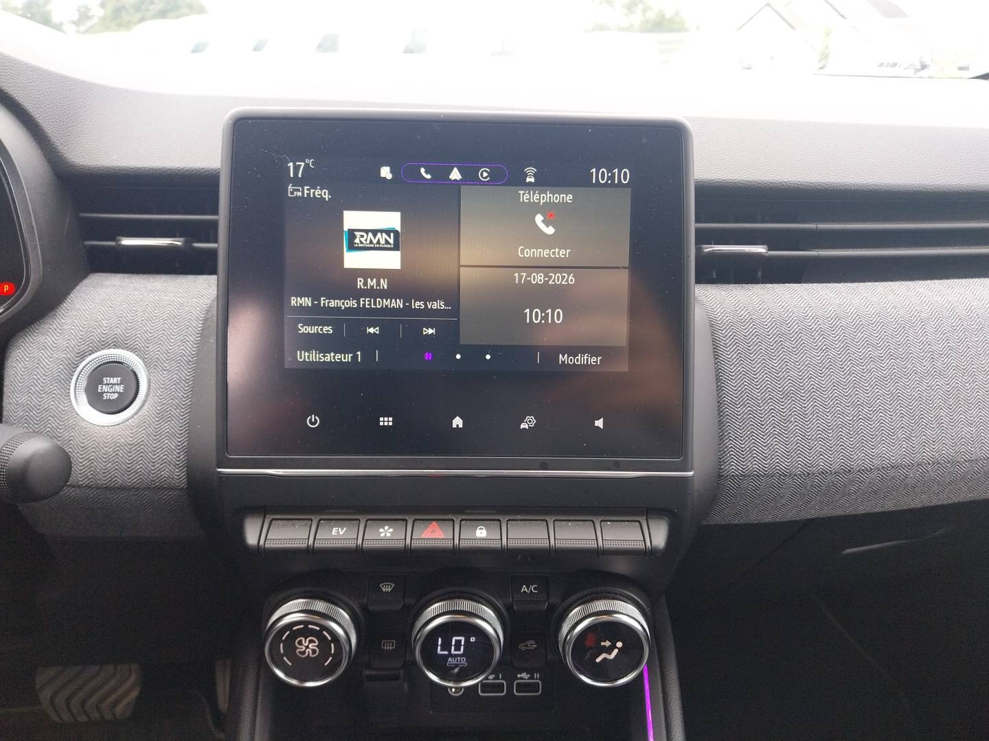Vente en ligne Renault Clio 5 Clio E-Tech full hybrid 145 au prix de 17 990 €