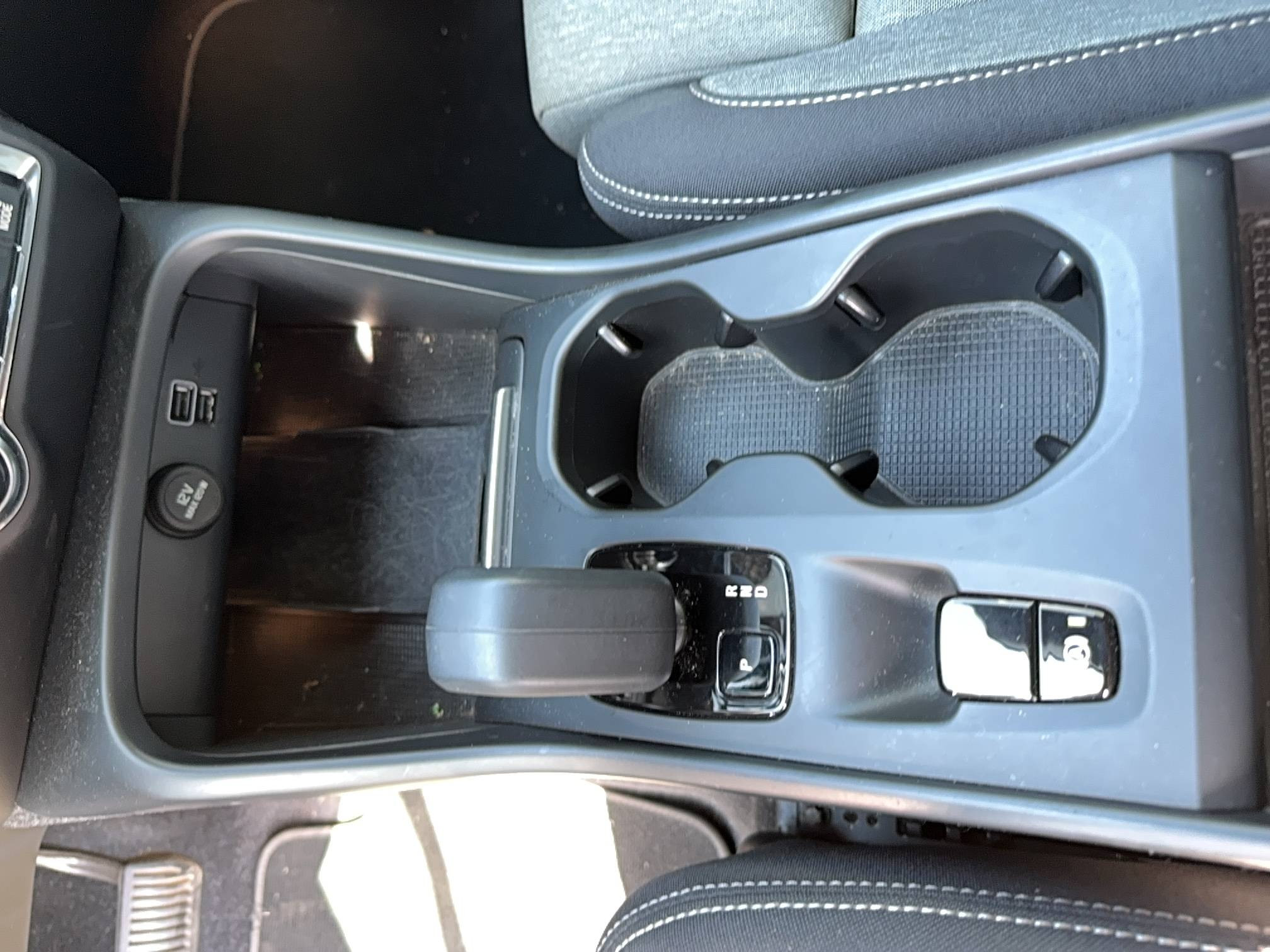Vente en ligne Volvo XC40  T4 Recharge 129+82 ch DCT7 au prix de 26 460 €