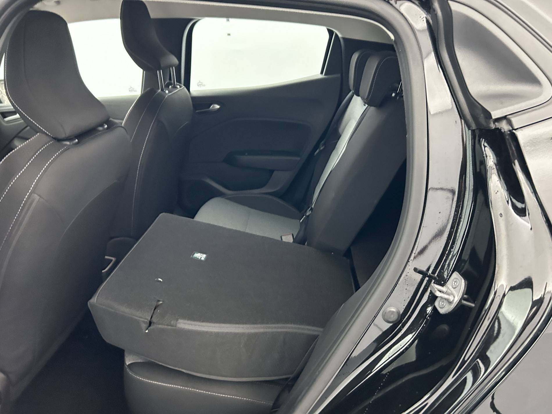 Vente en ligne Renault Clio 5 Clio E-Tech full hybrid 145 ch GSR2 au prix de 19 590 €