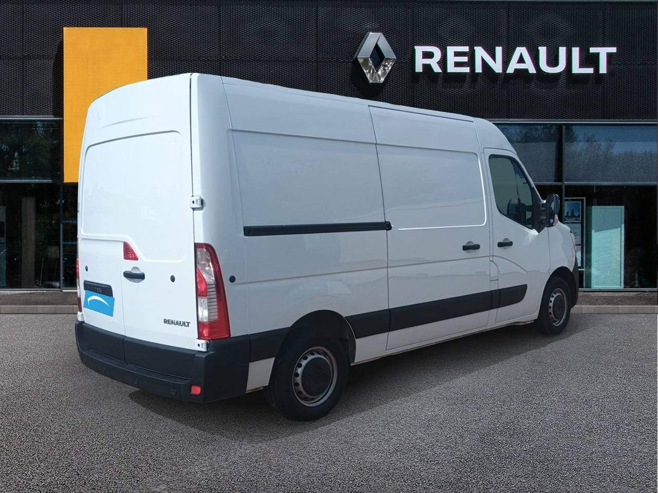 Vente en ligne Renault Master Fourgon MASTER FGN TRAC F3500 L2H2 BLUE DCI 135 au prix de 23 990 €