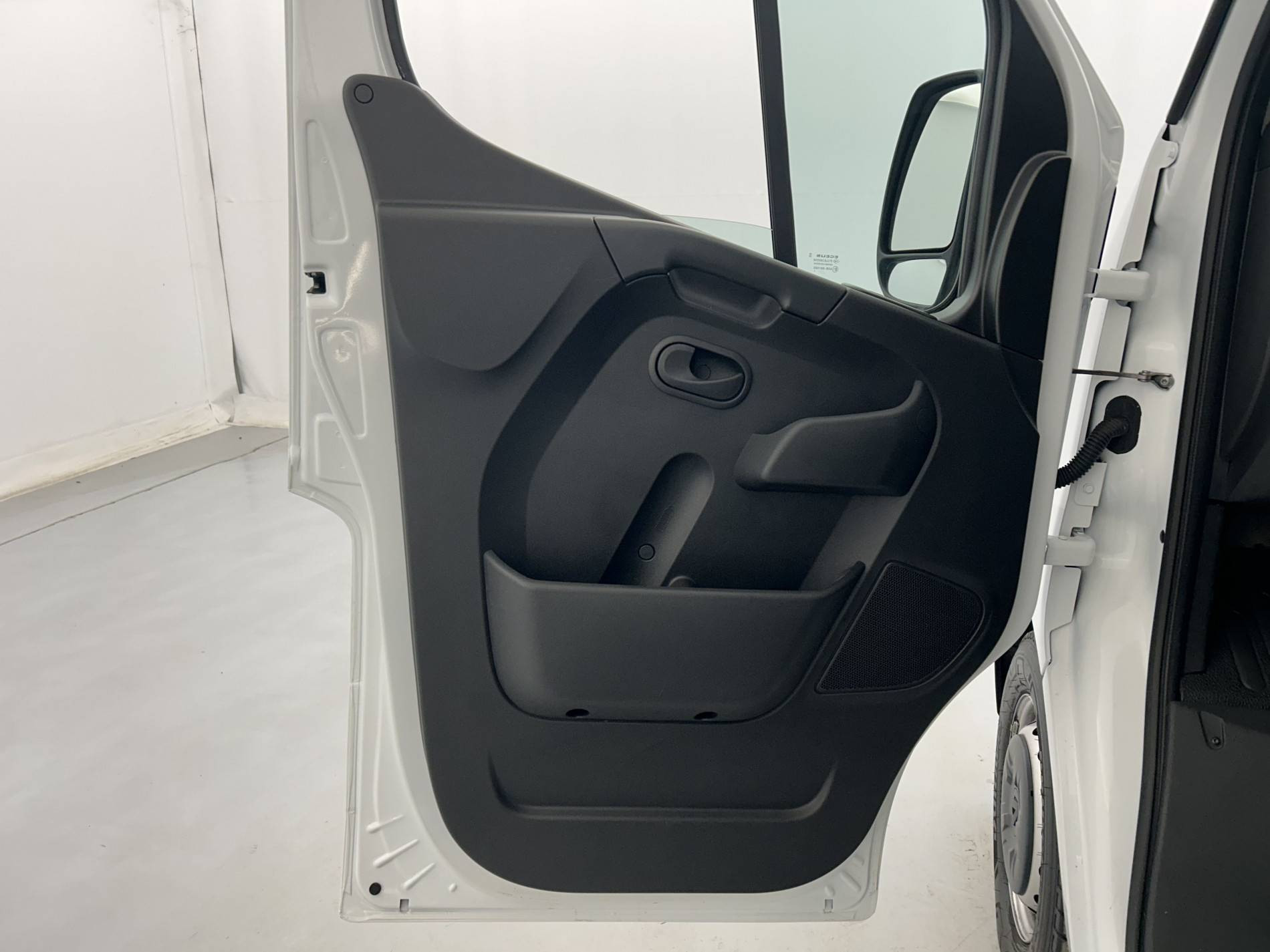 Vente en ligne Renault Master Fourgon MASTER FGN TRAC F3500 L2H2 BLUE DCI 135 au prix de 25 790 €