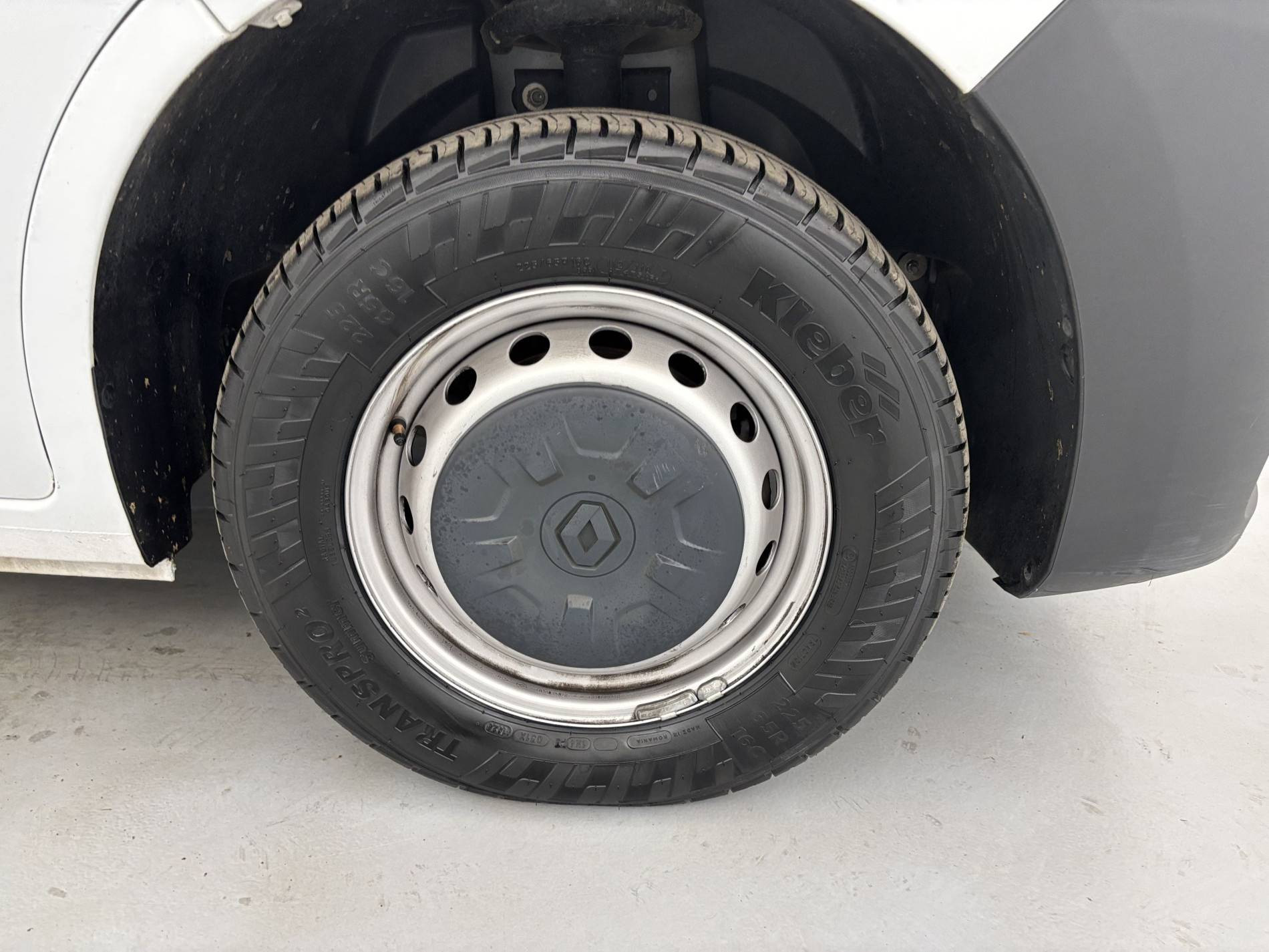 Vente en ligne Renault Master Fourgon MASTER FGN TRAC F3500 L3H3 BLUE DCI 135 au prix de 25 990 €