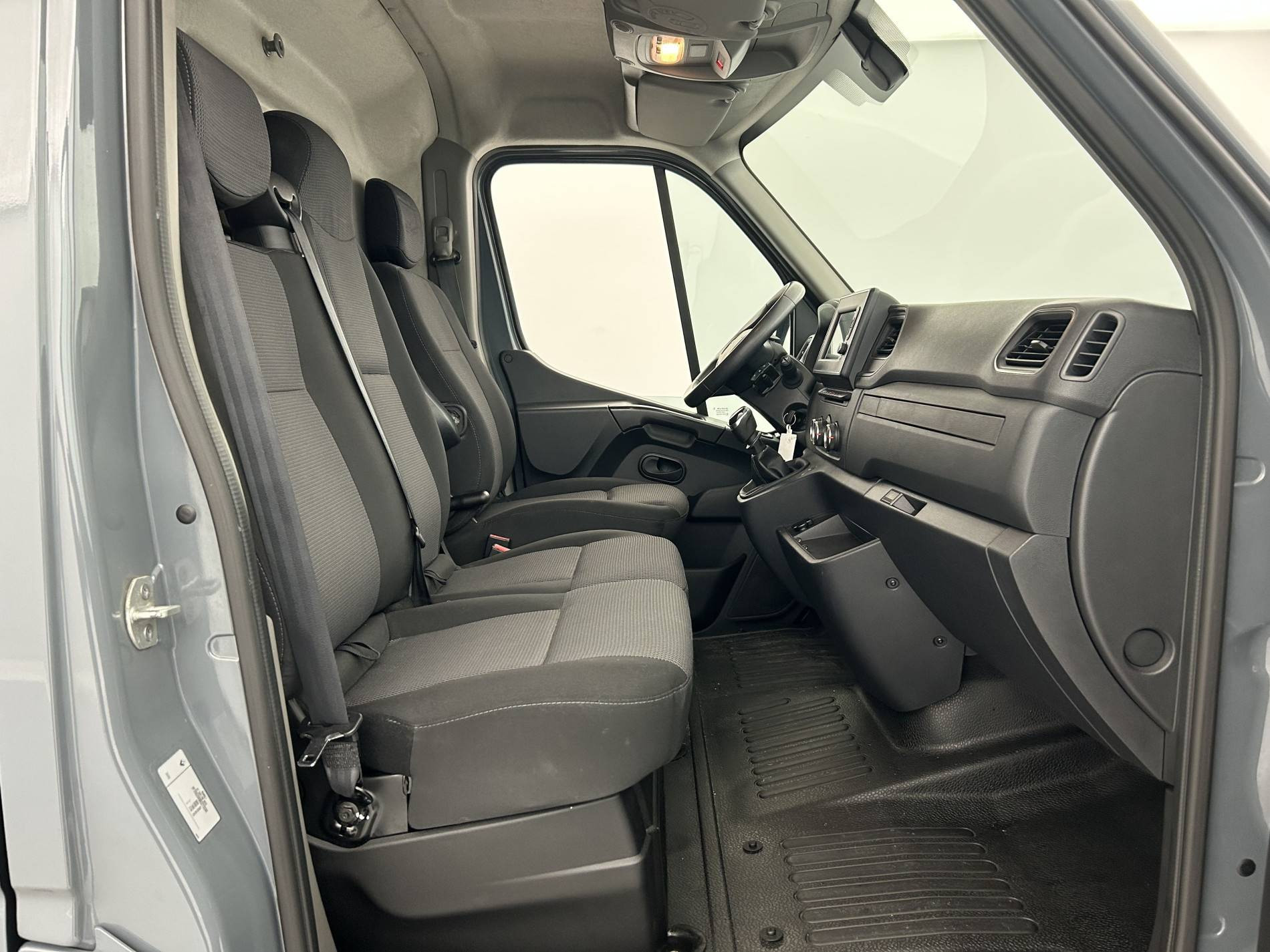 Vente en ligne Renault Master Fourgon MASTER FGN TRAC F3500 L2H2 DCI 135 au prix de 18 999 €