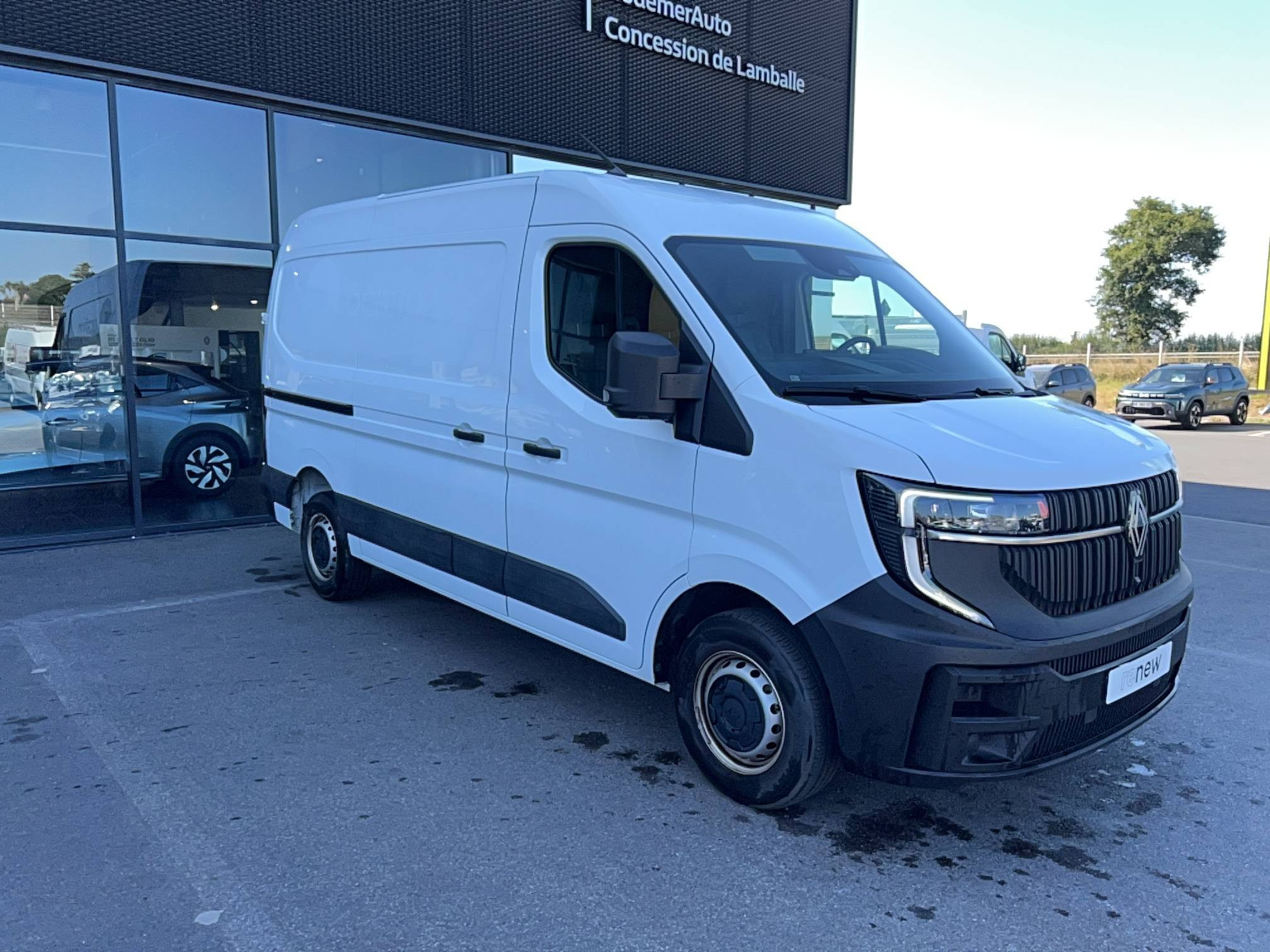 Vente en ligne Renault Master Fourgon MASTER FG BLUE DCI 130 L2H2 3T5 TR au prix de 29 990 €