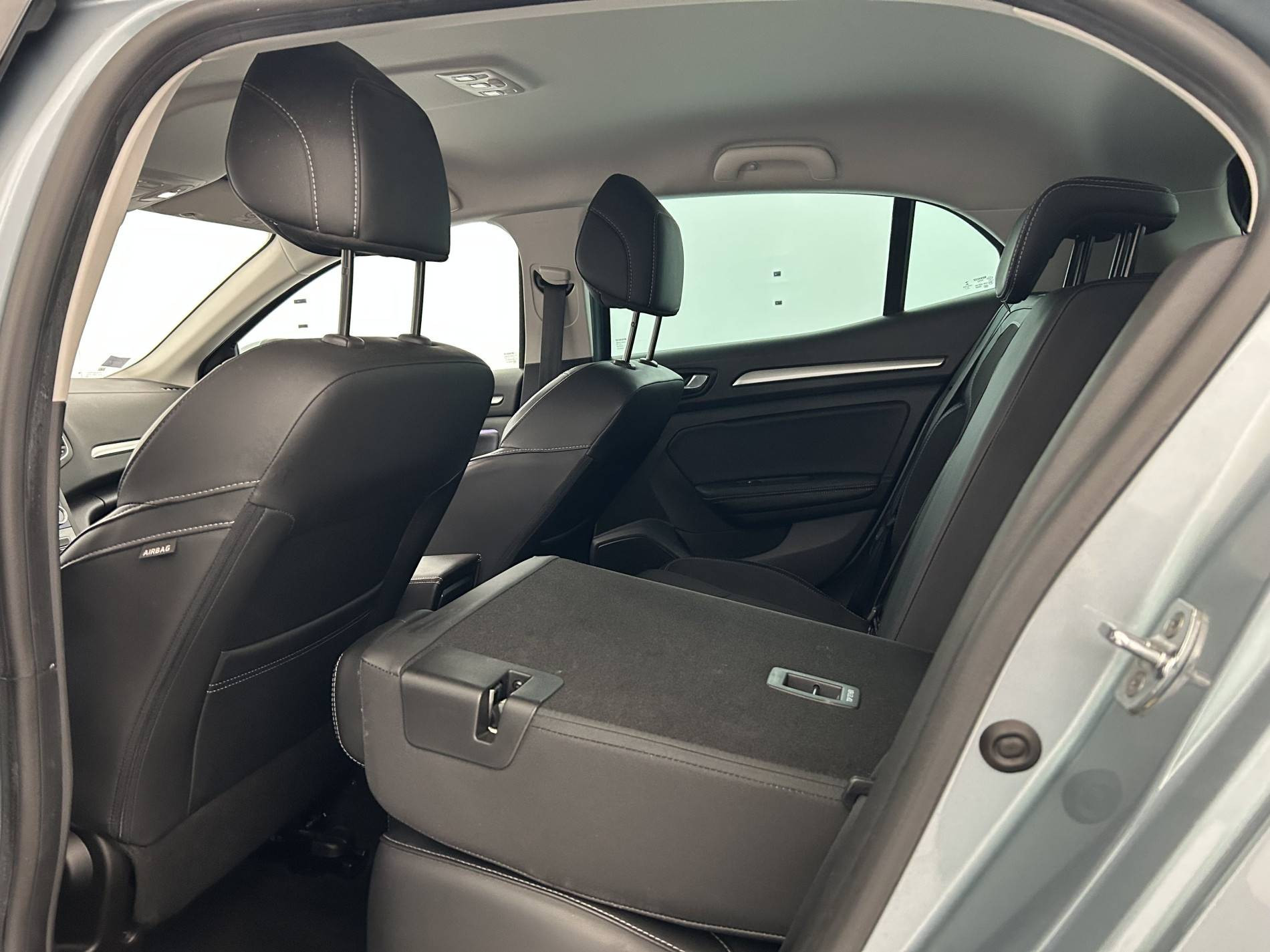 Vente en ligne Renault Megane 4 Mégane IV Berline Blue dCi 115 - 21B au prix de 17 490 €