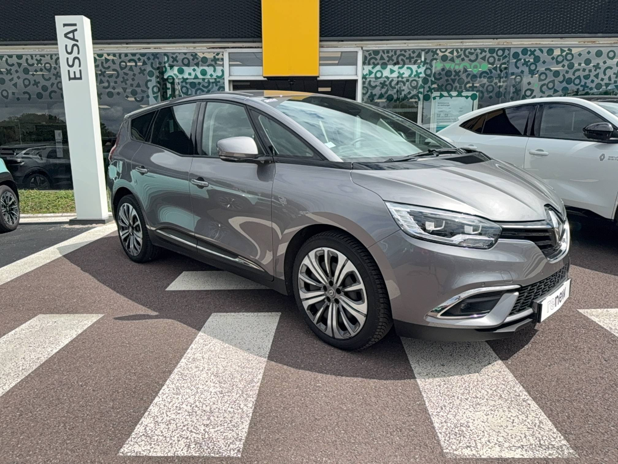 Vente en ligne Renault Grand Scenic 4 Grand Scenic TCe 140 EDC au prix de 22 830 €