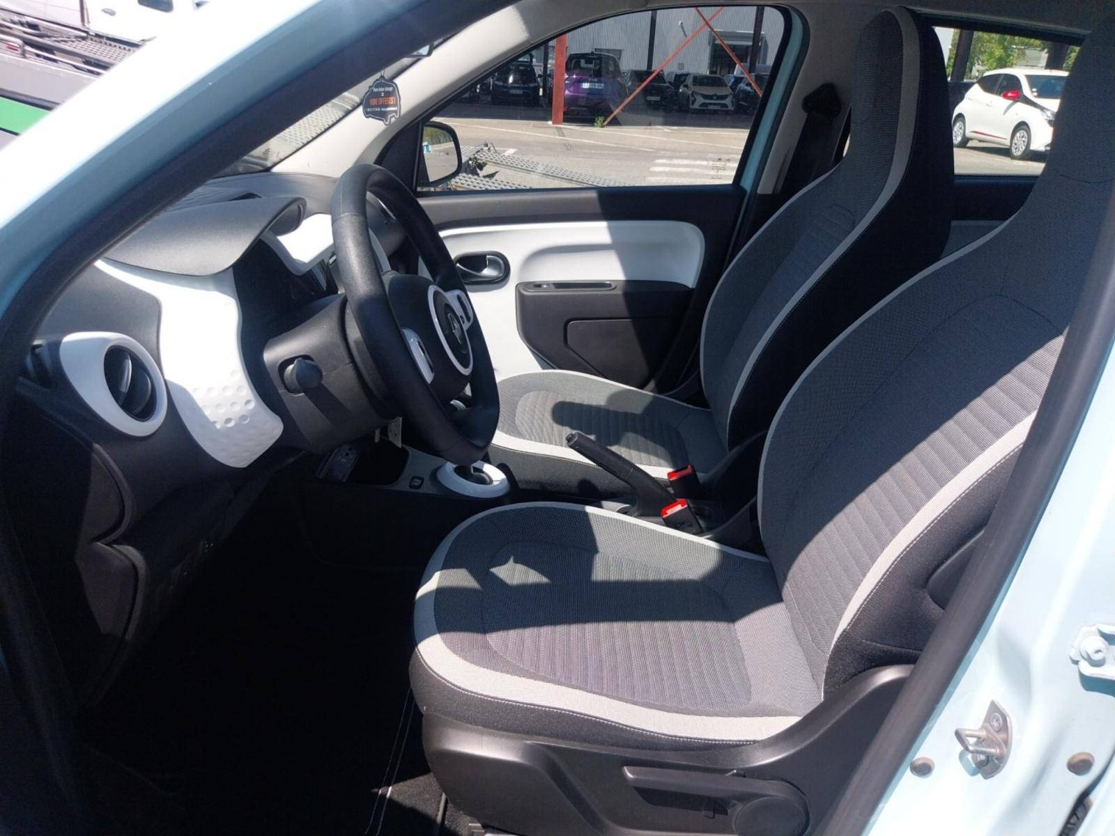 Vente en ligne Renault Twingo Electrique Twingo III E-Tech au prix de 12 990 €