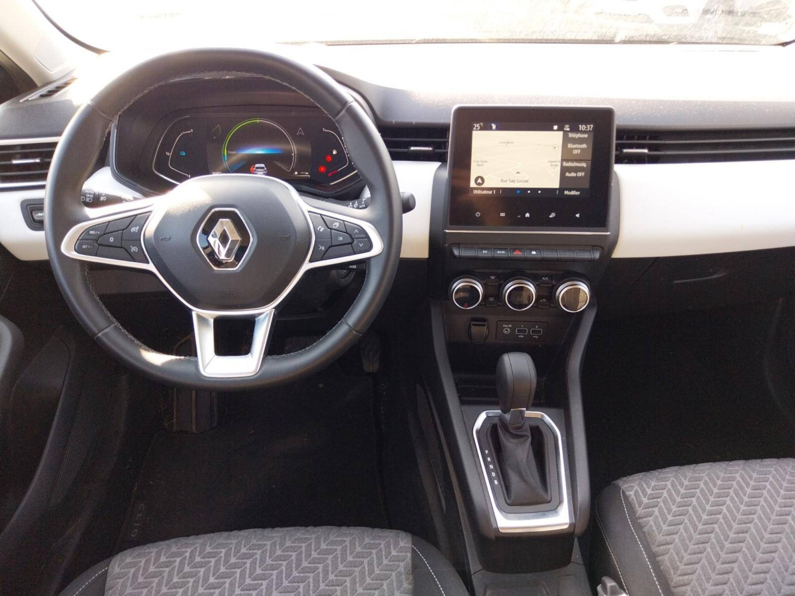 Vente en ligne Renault Clio 5 Clio E-Tech full hybrid 145 au prix de 17 490 €