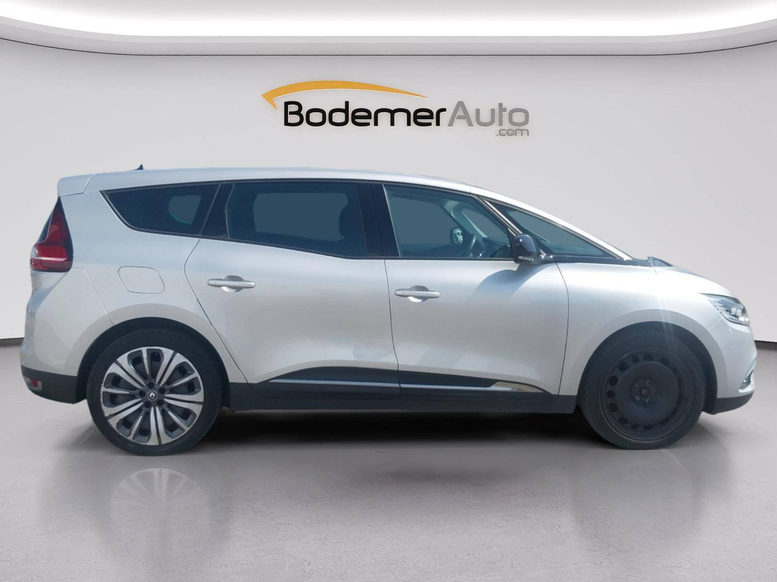 Vente en ligne Renault Grand Scenic 4 Grand Scenic TCe 140 au prix de 20 650 €