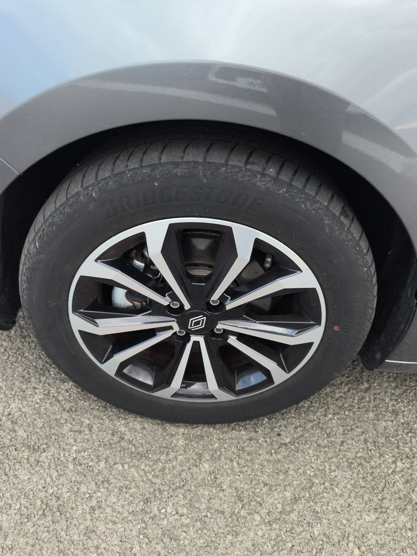 Vente en ligne Renault Clio 5 Clio E-Tech full hybrid 145 au prix de 18 990 €