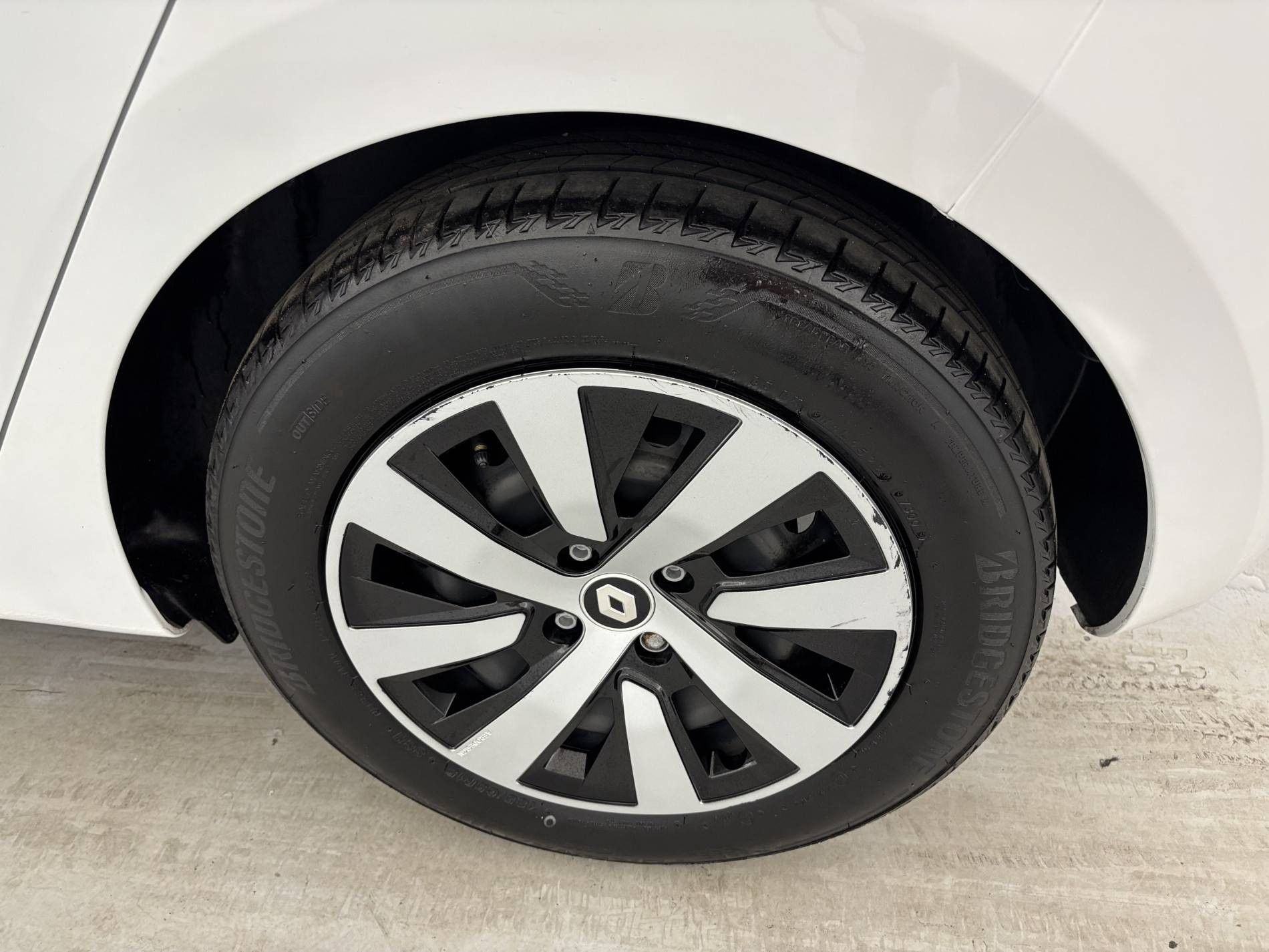 Vente en ligne Renault Clio 5 Clio E-Tech full hybrid 145 au prix de 15 490 €