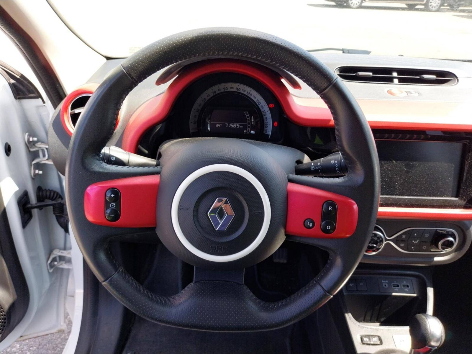 Vente en ligne Renault Twingo 3  TCe 95 EDC au prix de 12 990 €